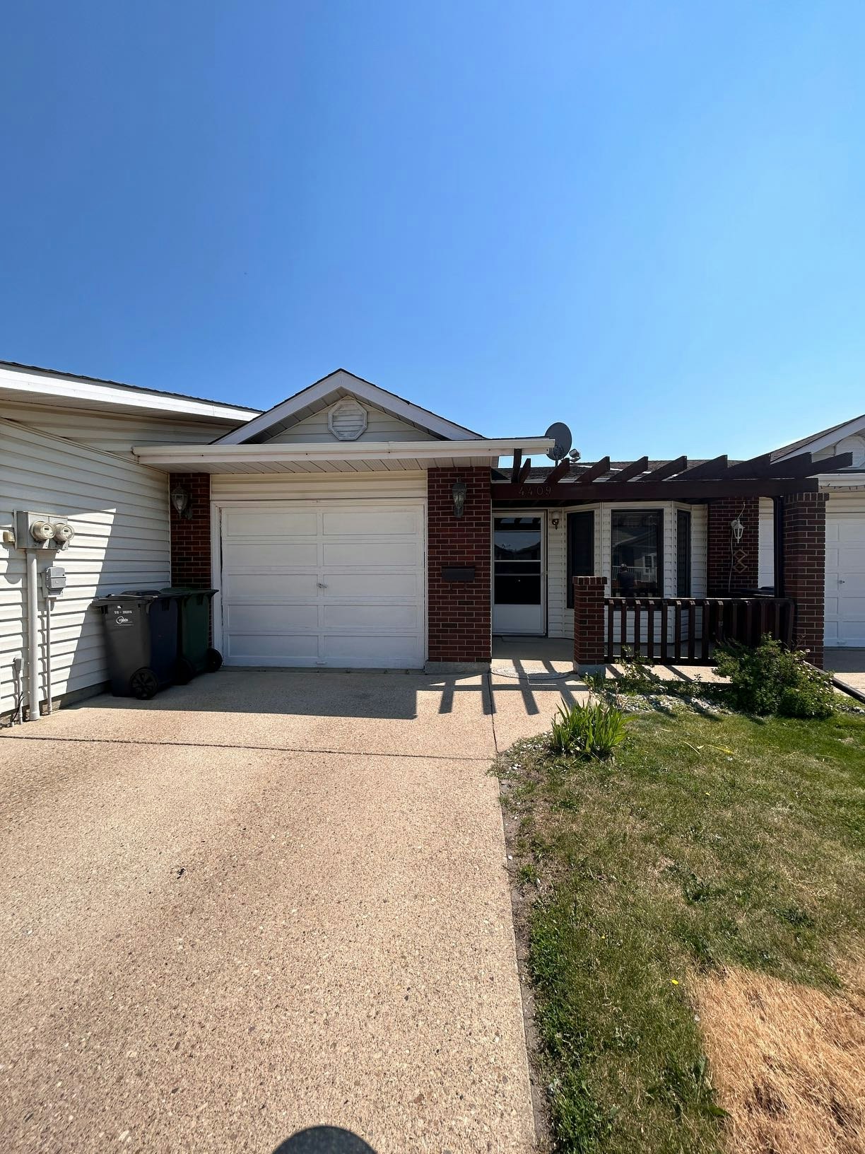 4409-4409 52 Street, Ponoka, AB, T4J 1J6
