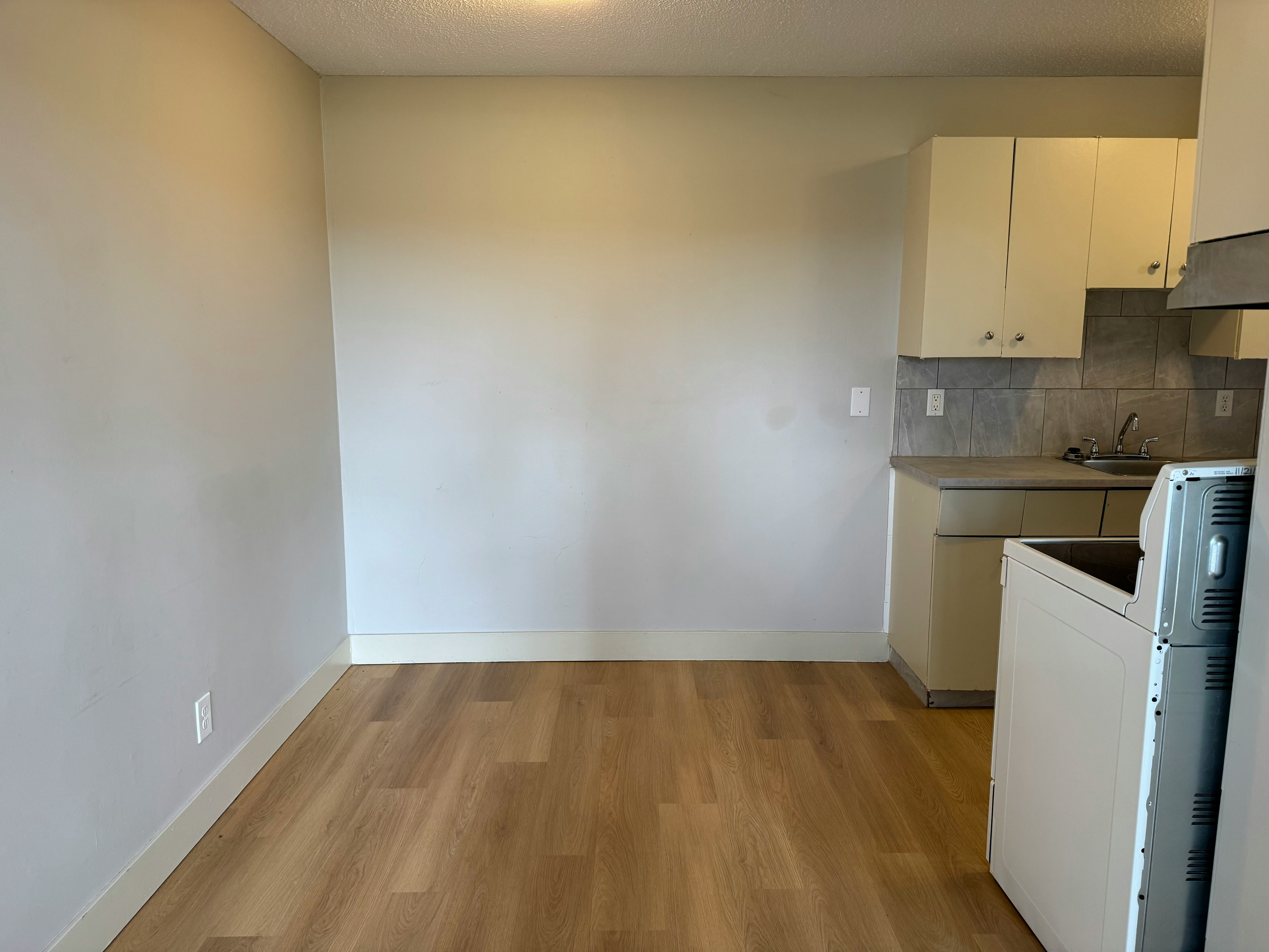 204-9108 127 Avenue NW, Edmonton, AB, T5E 0B1 - 3