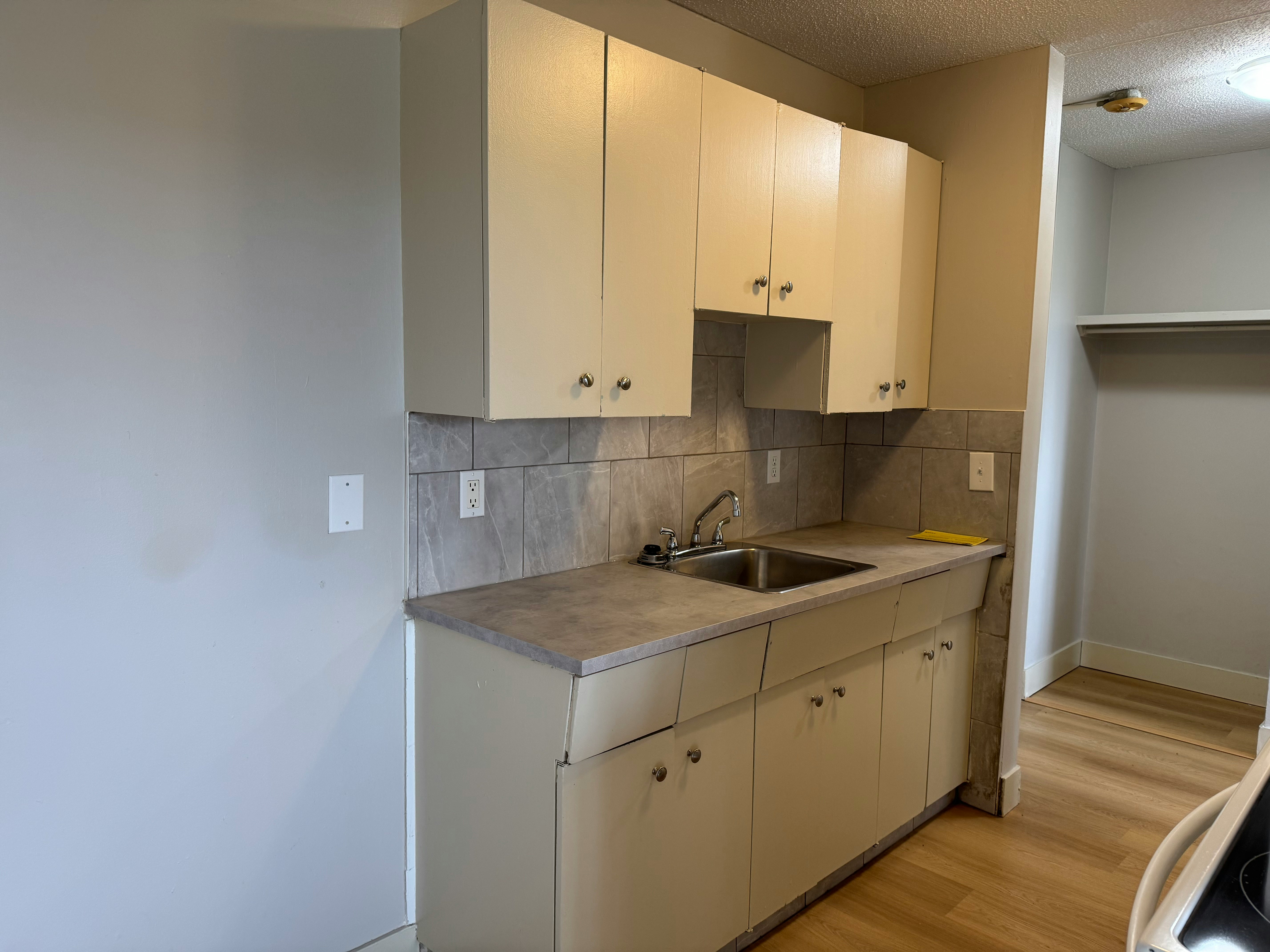 204-9108 127 Avenue NW, Edmonton, AB, T5E 0B1 - 2