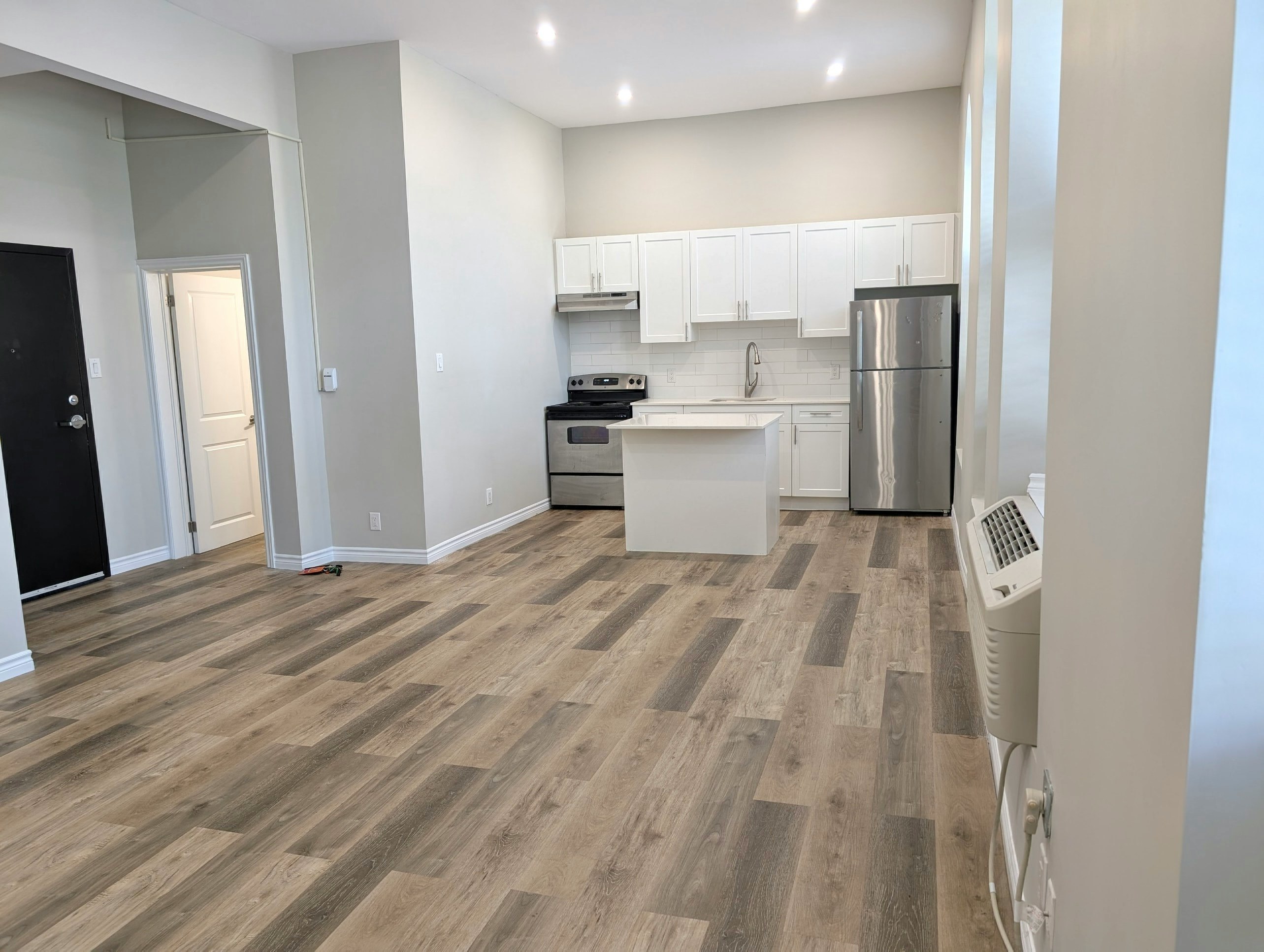 204-178 Front Street North, Sarnia, ON, N7T 5S3 - 2