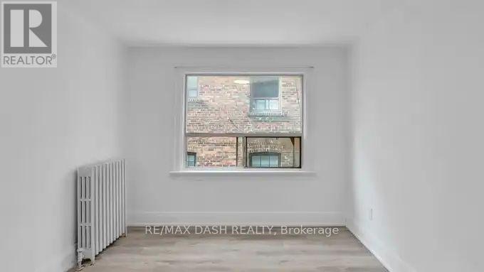 30-917 St Clair, Toronto, ON, M6C 1C7
