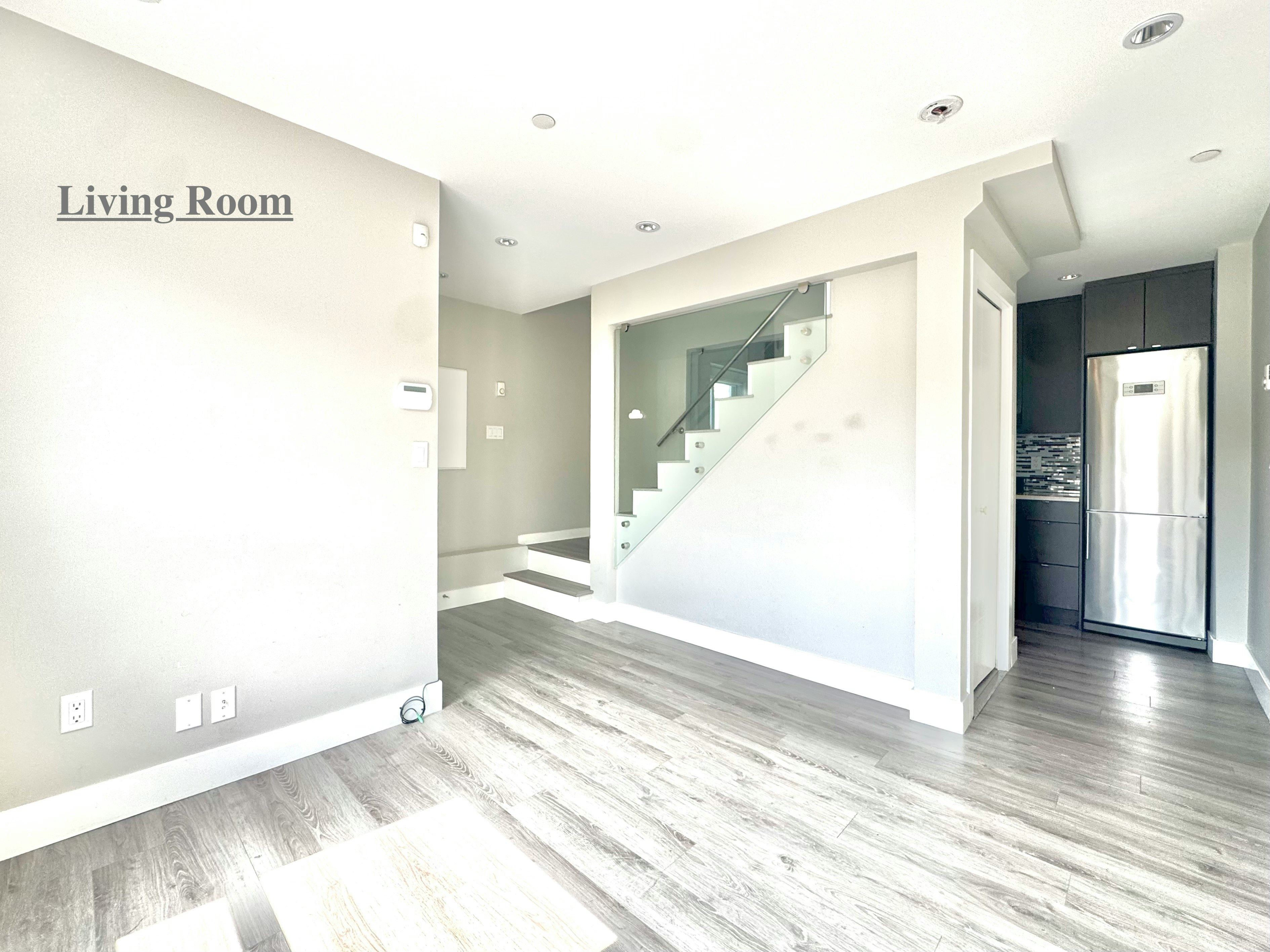 70 West 62nd Avenue, Vancouver, BC, V5X 2E1 - 4