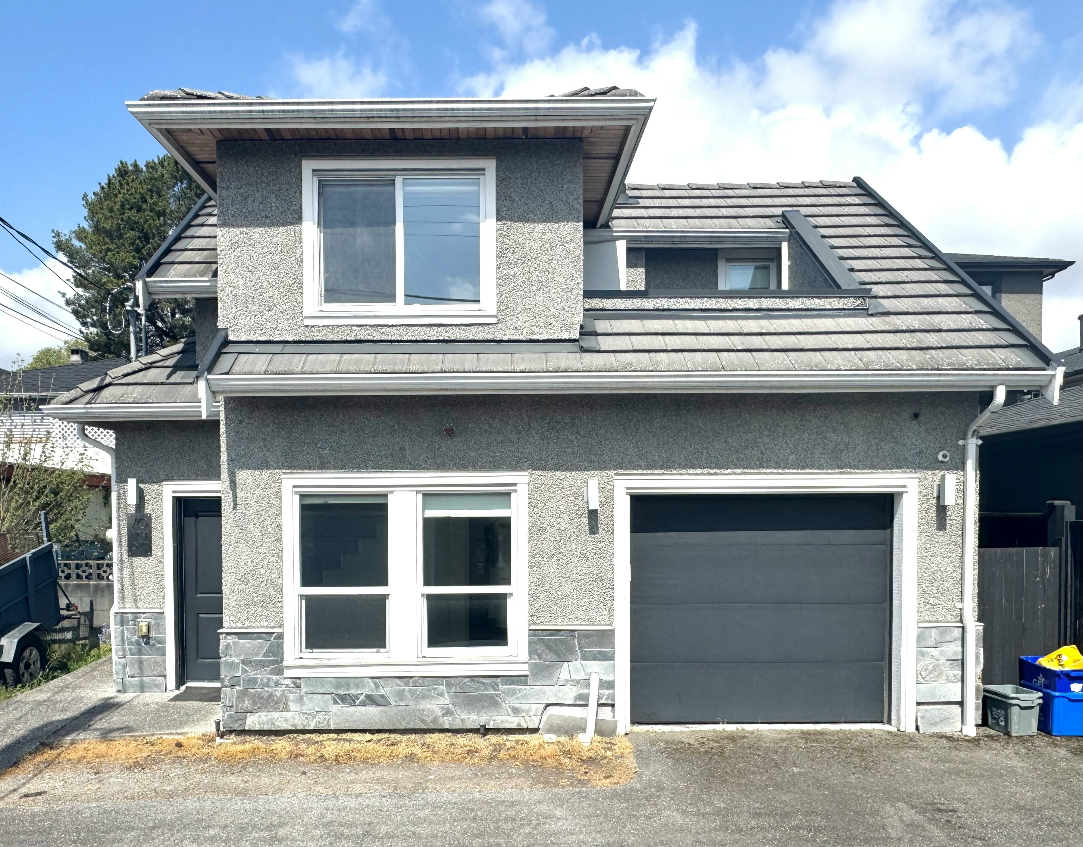 70 West 62nd Avenue, Vancouver, BC, V5X 2E1 - 2