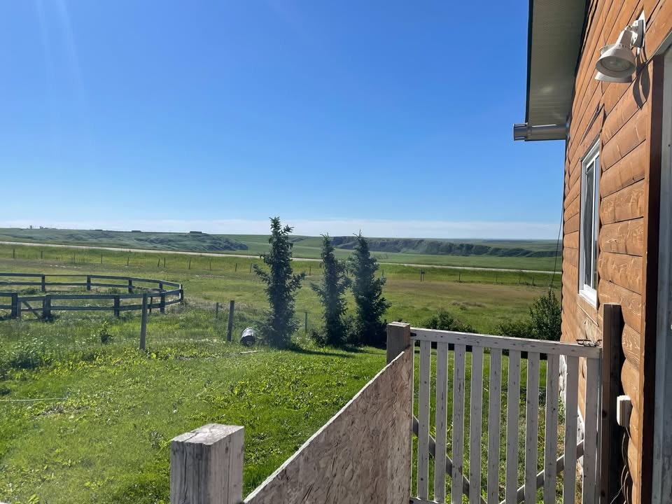 609 Edward Street South West, Lethbridge, AB, T1K 6K9 - 2