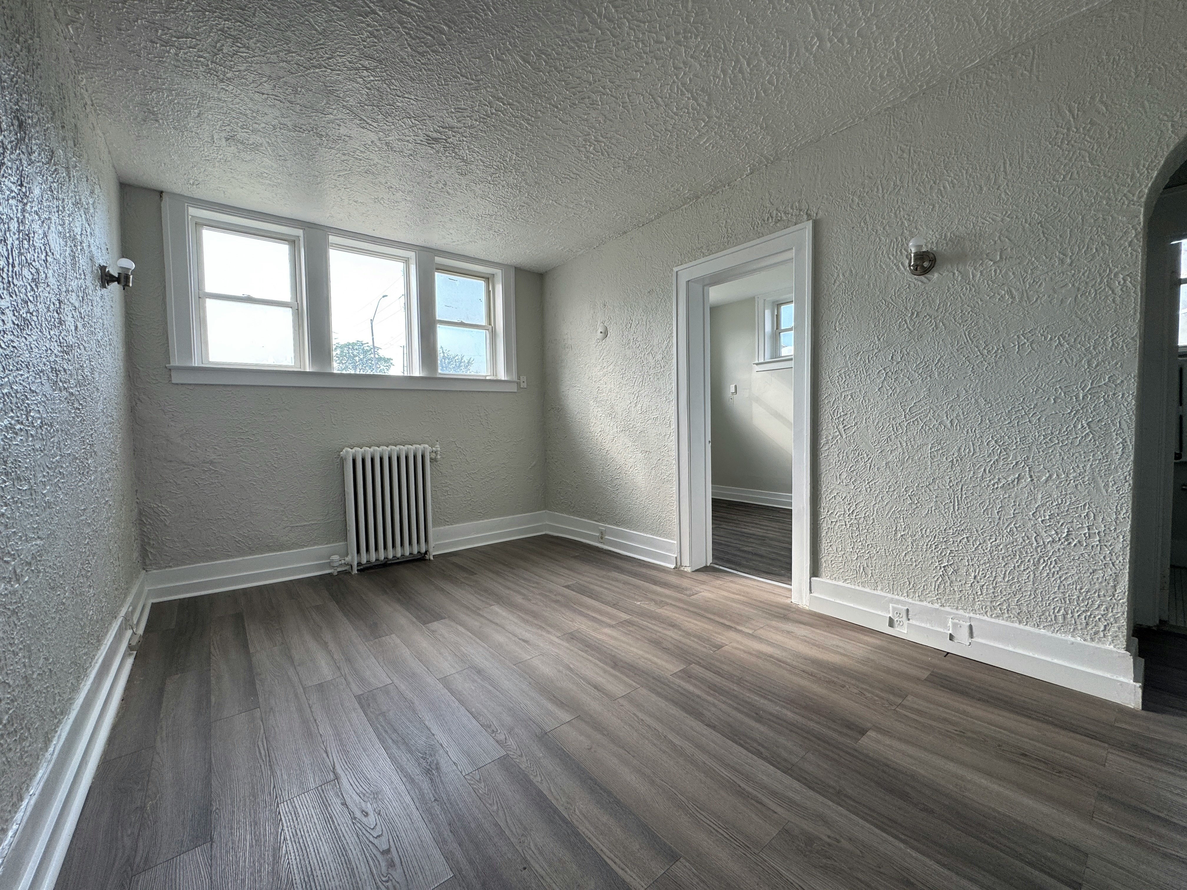 1-208 Giles Boulevard East, Windsor, ON, N9A 4C2