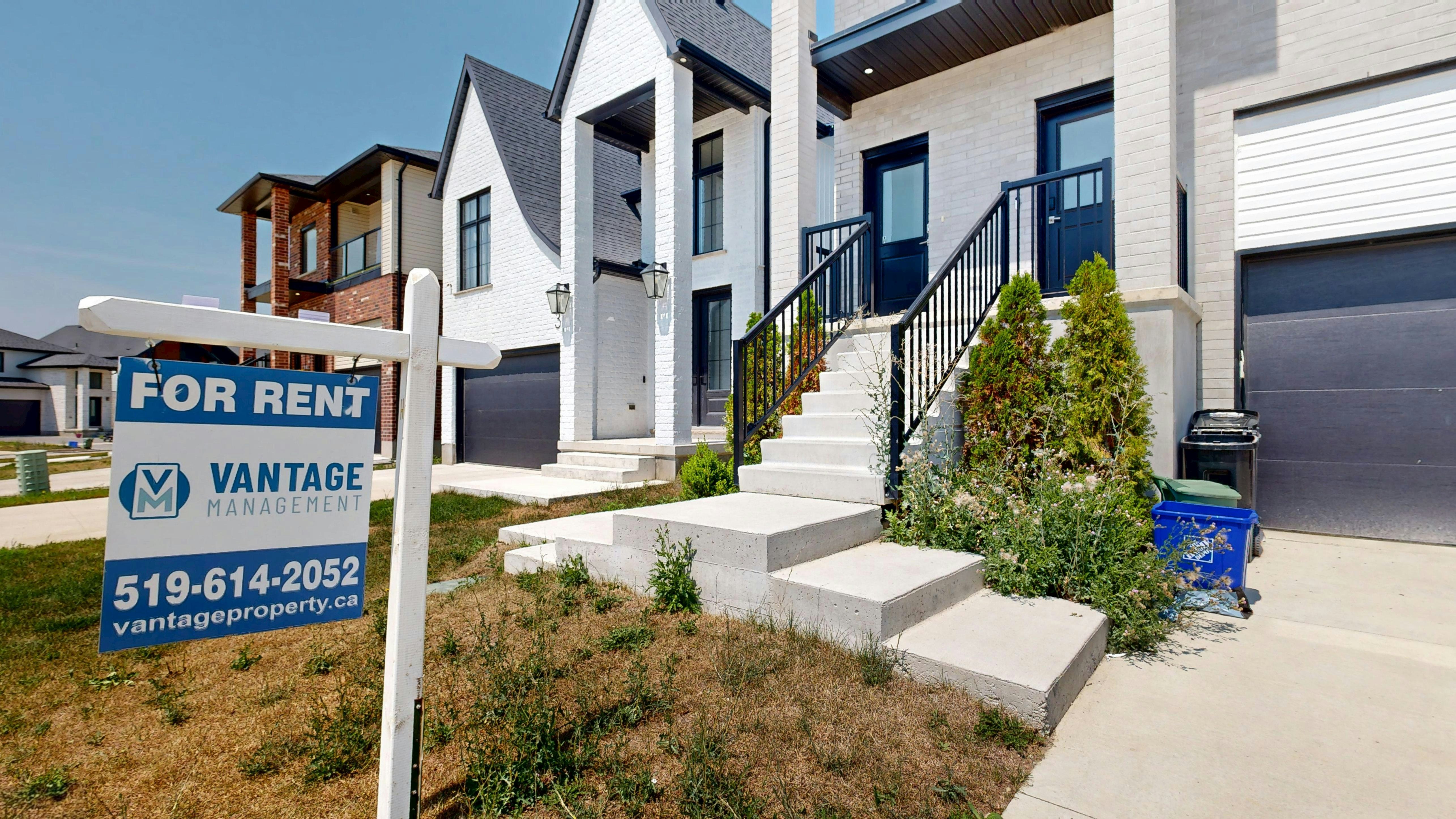A ( Upper )-3867 Petalpath Way, London, ON, N6P 0K2