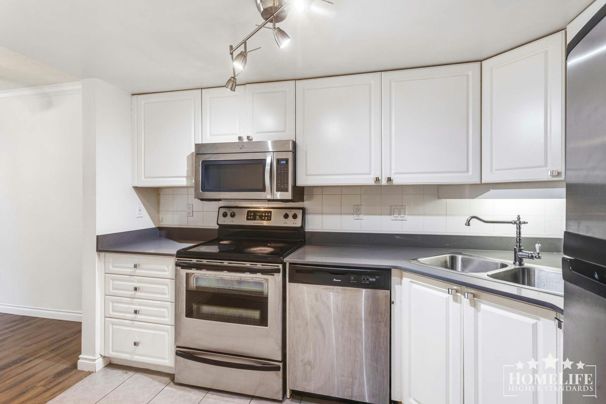205-2485 Atkins Avenue, Port Coquitlam, BC, V3C 1Z1 - 8
