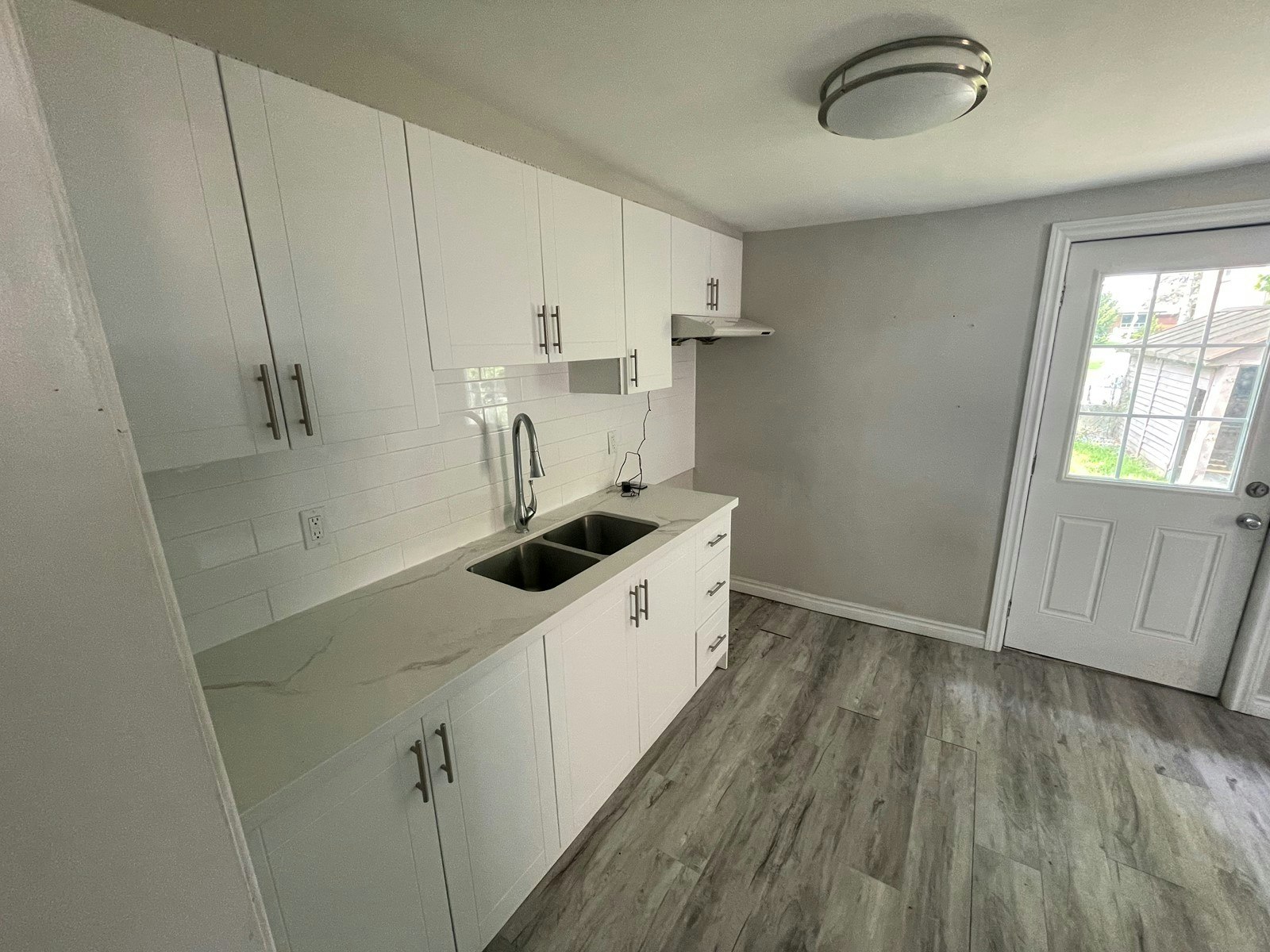 30 Noecker Street, Waterloo, ON, N2J 2R4 - 2