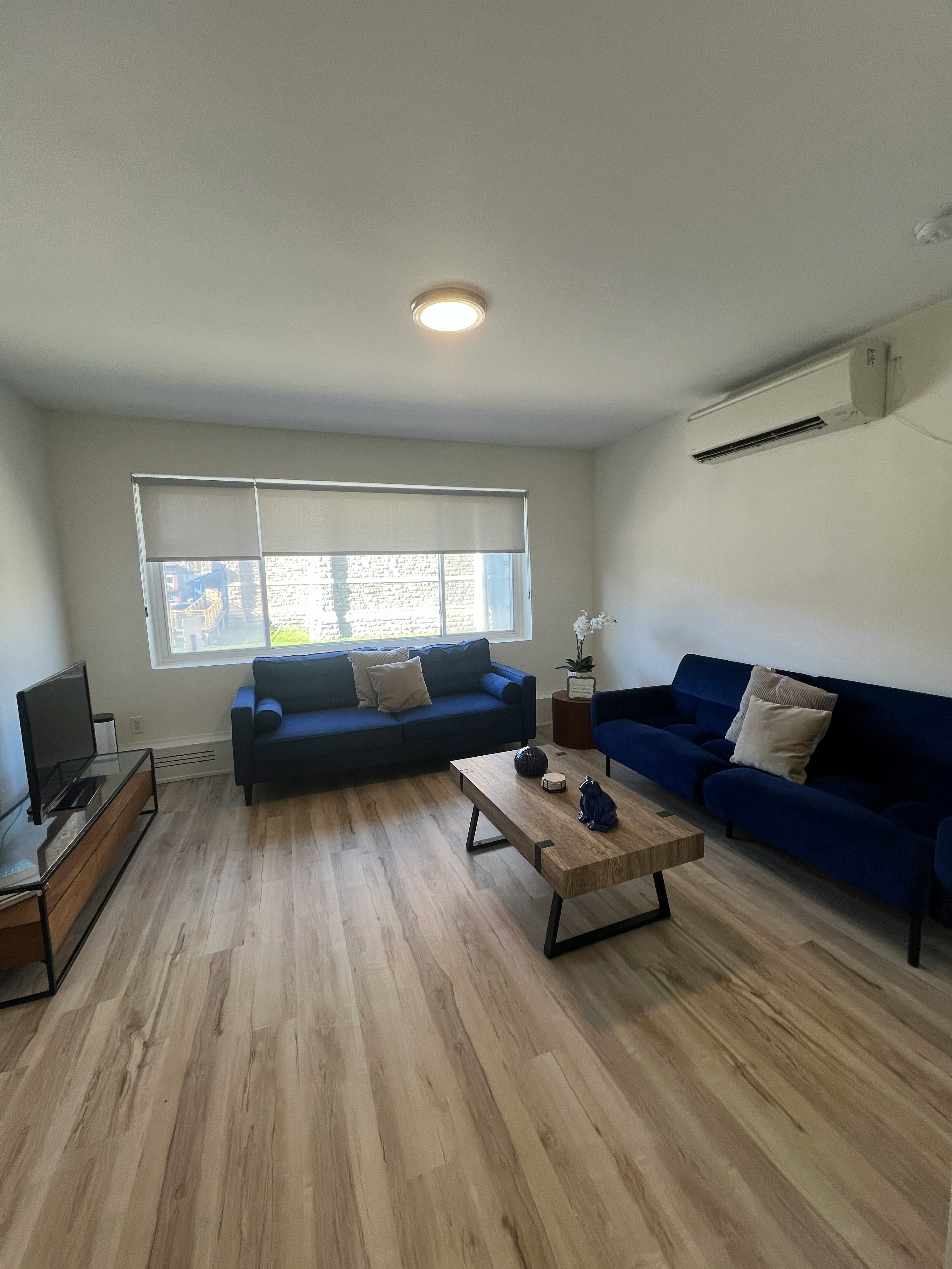 2-184 Murray Street, Ottawa, ON, K1N 5M8 1