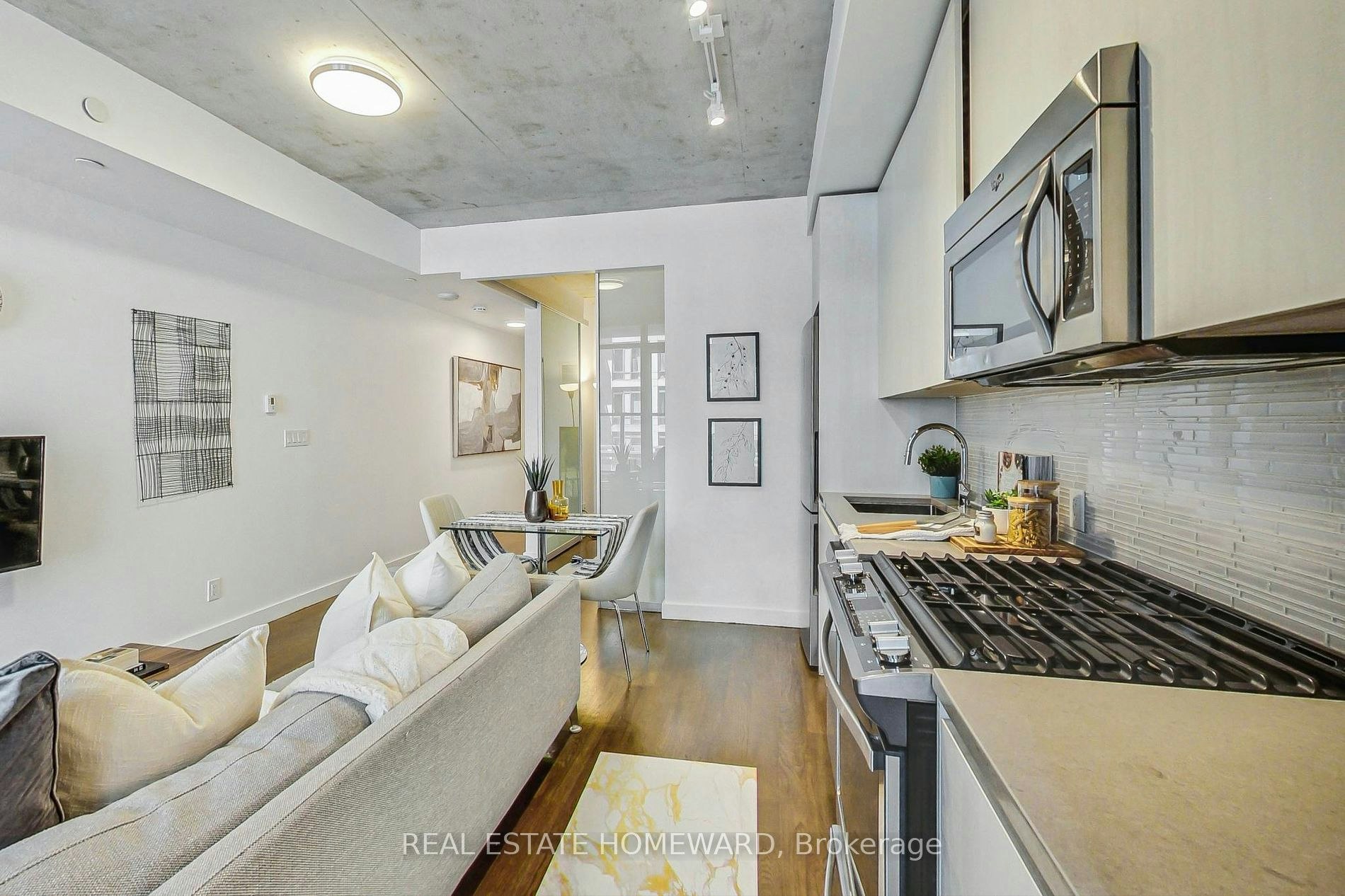 1-111 Bathurst Street, Toronto, ON, M5V 0M9 - 7
