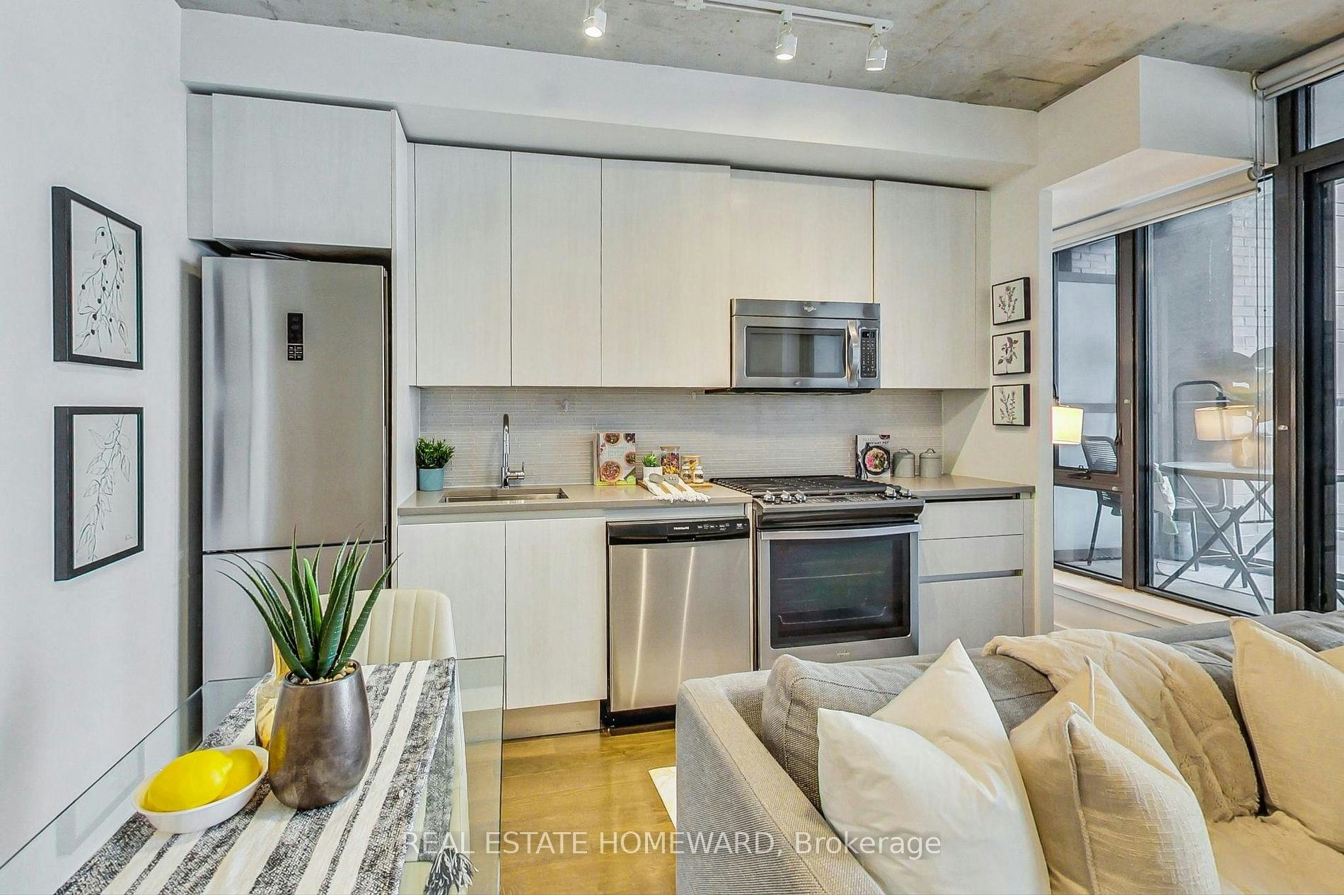 1-111 Bathurst Street, Toronto, ON, M5V 0M9 - 5