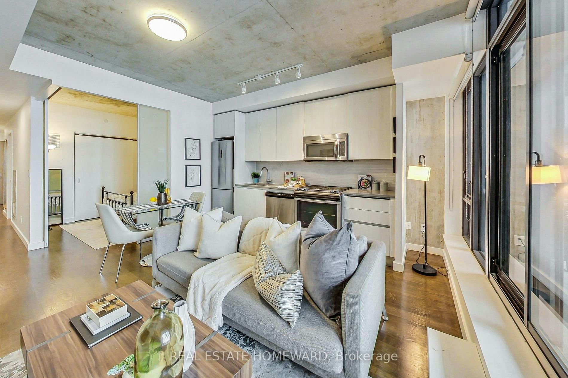 1-111 Bathurst Street, Toronto, ON, M5V 0M9 - 2