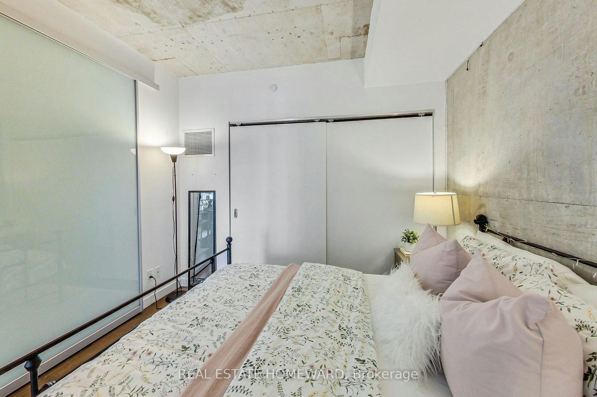 1-111 Bathurst Street, Toronto, ON, M5V 0M9 - 9