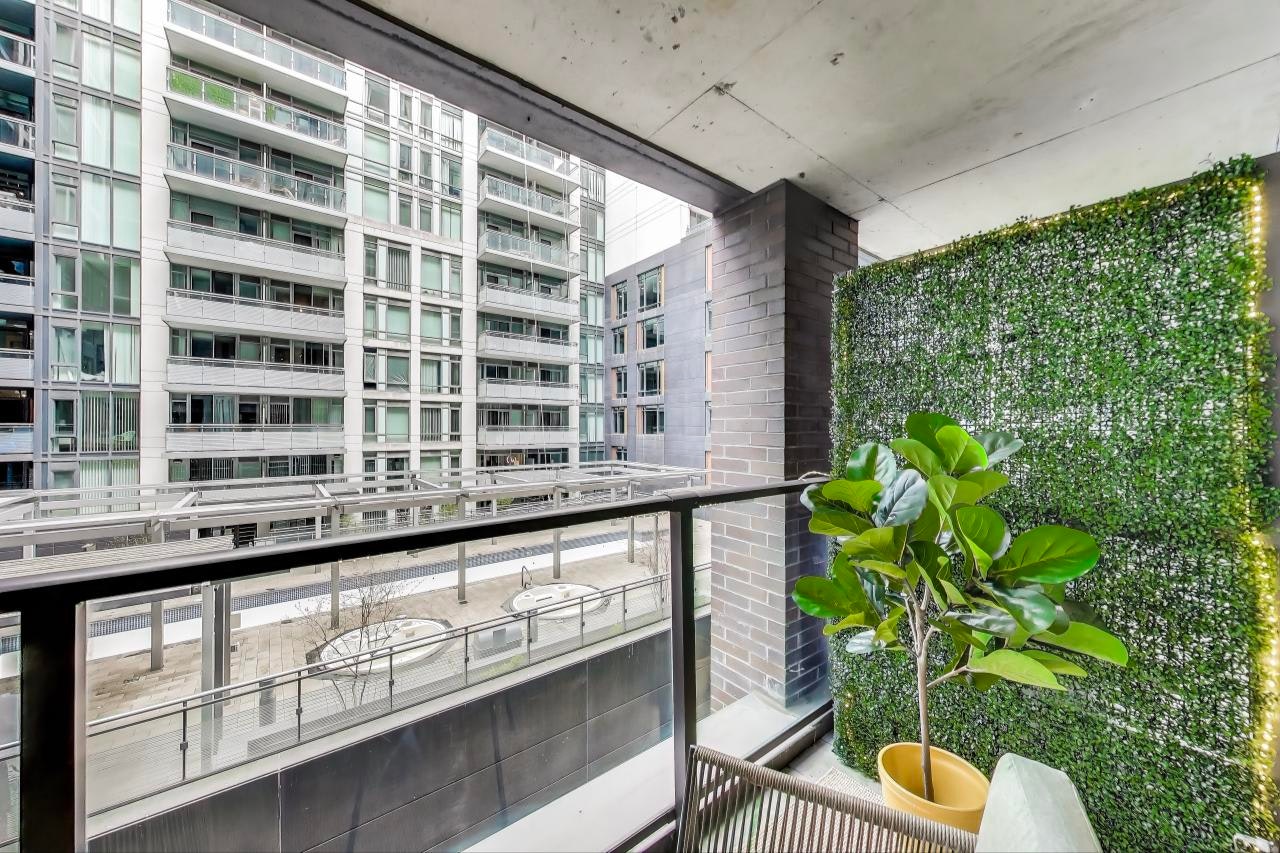 1-111 Bathurst Street, Toronto, ON, M5V 0M9 - 26