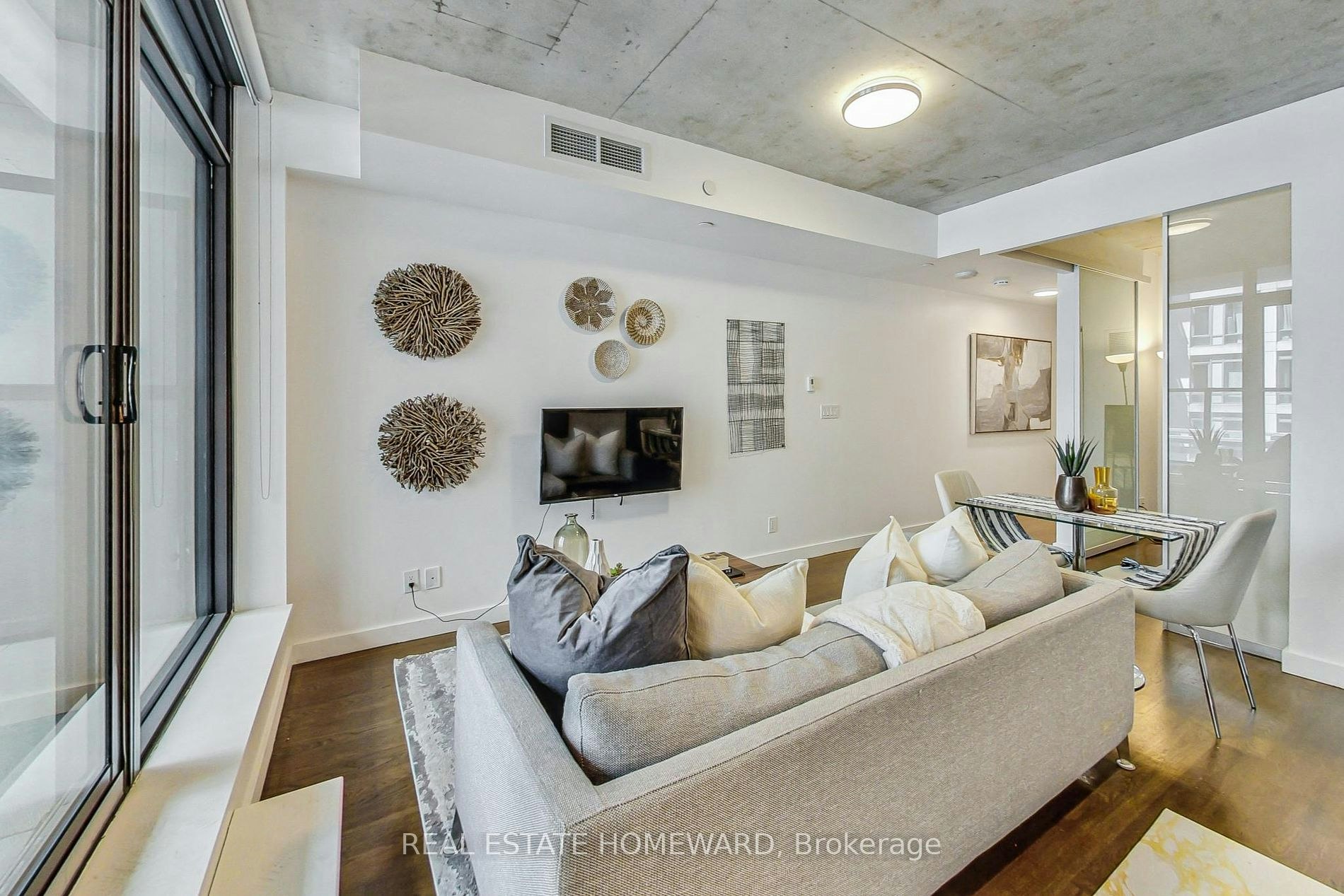 1-111 Bathurst Street, Toronto, ON, M5V 0M9 - 4