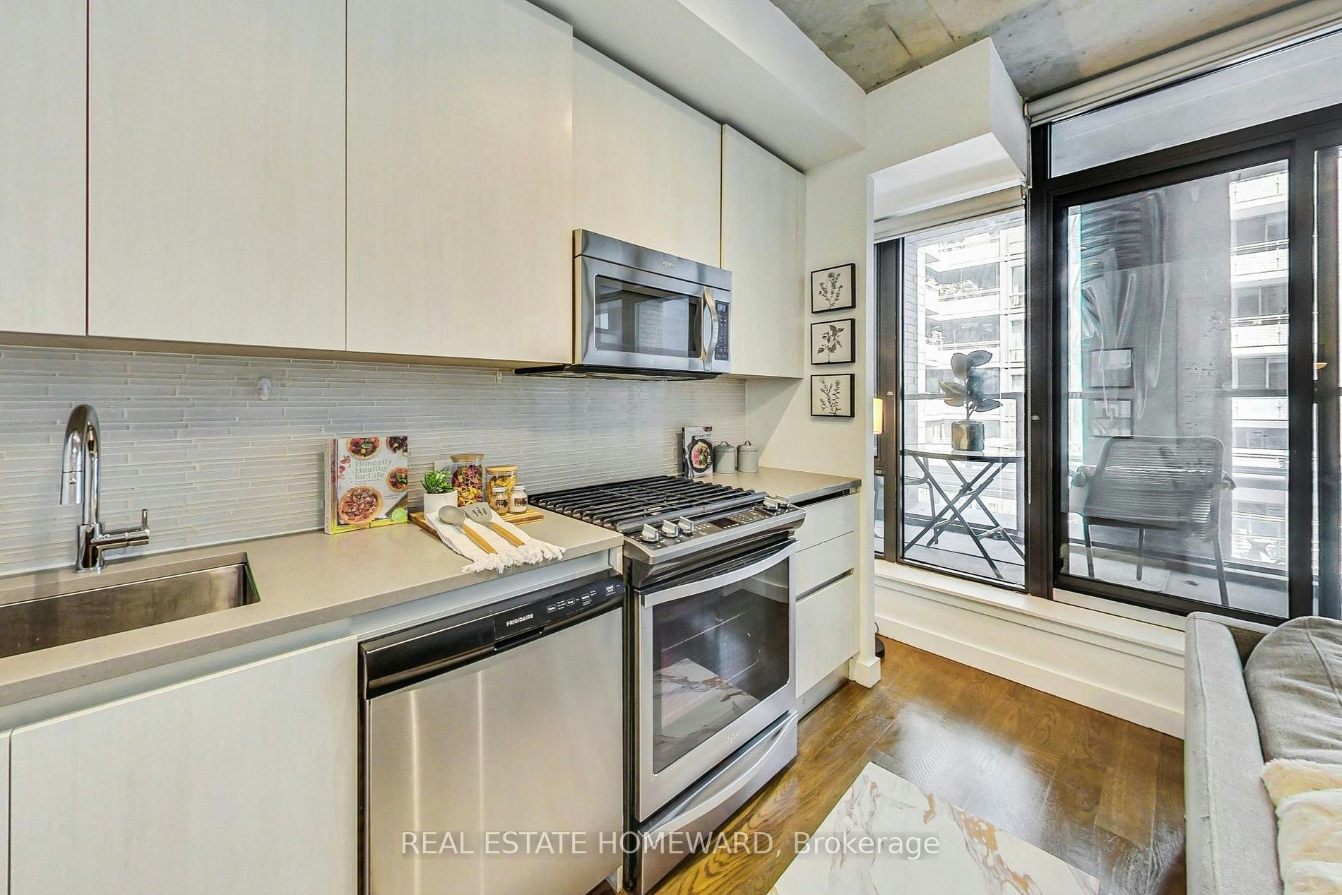 1-111 Bathurst Street, Toronto, ON, M5V 0M9 - 6