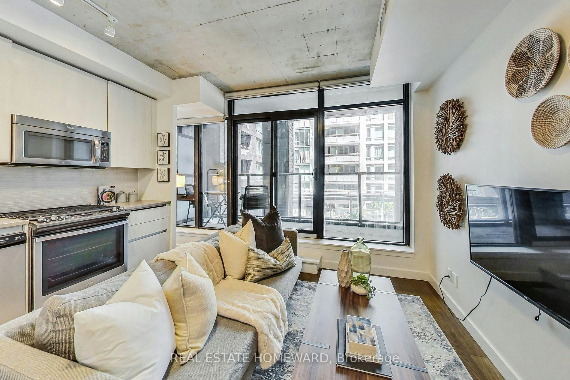 1-111 Bathurst Street, Toronto, ON, M5V 0M9 - 3