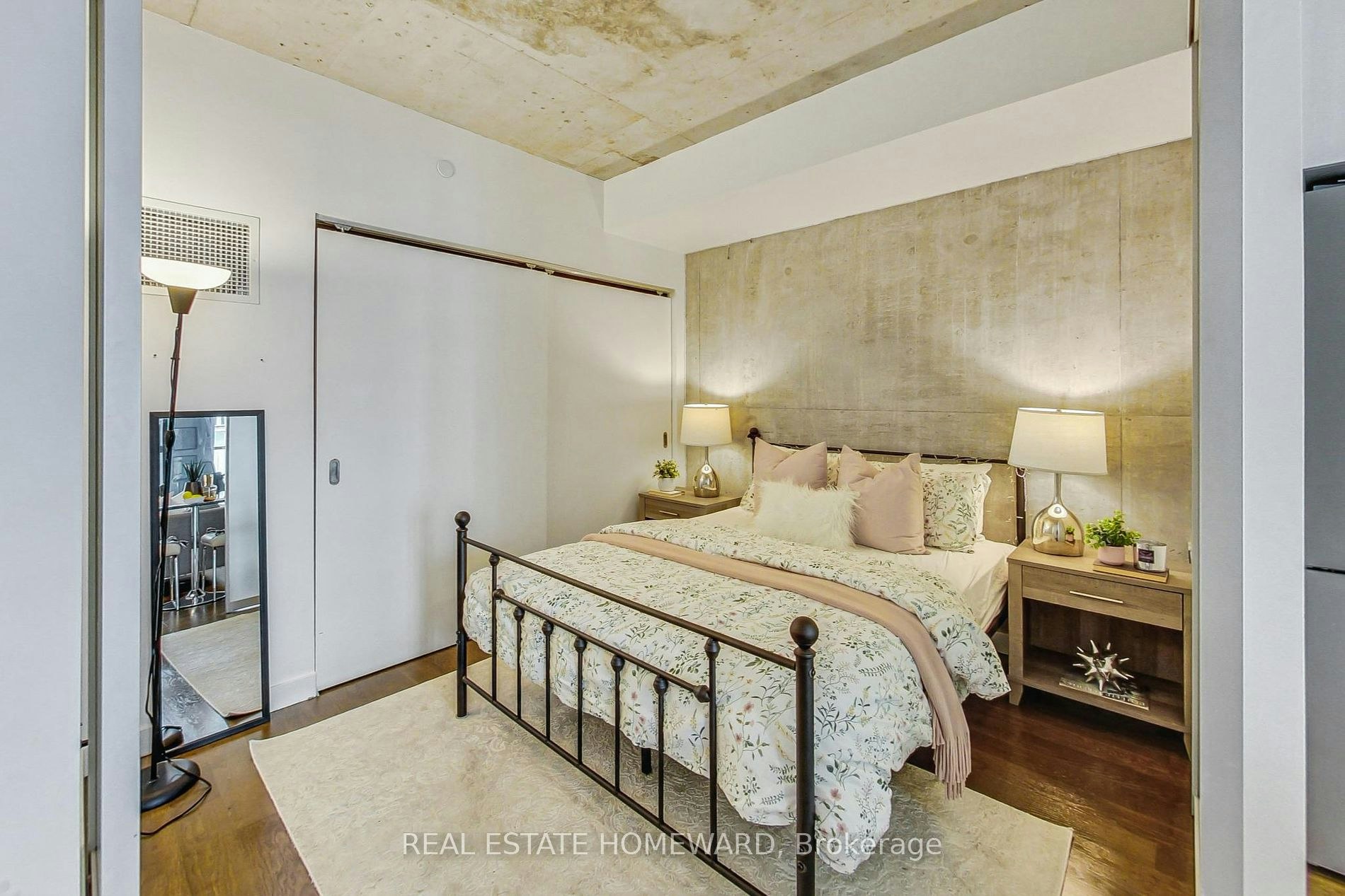 1-111 Bathurst Street, Toronto, ON, M5V 0M9 - 8