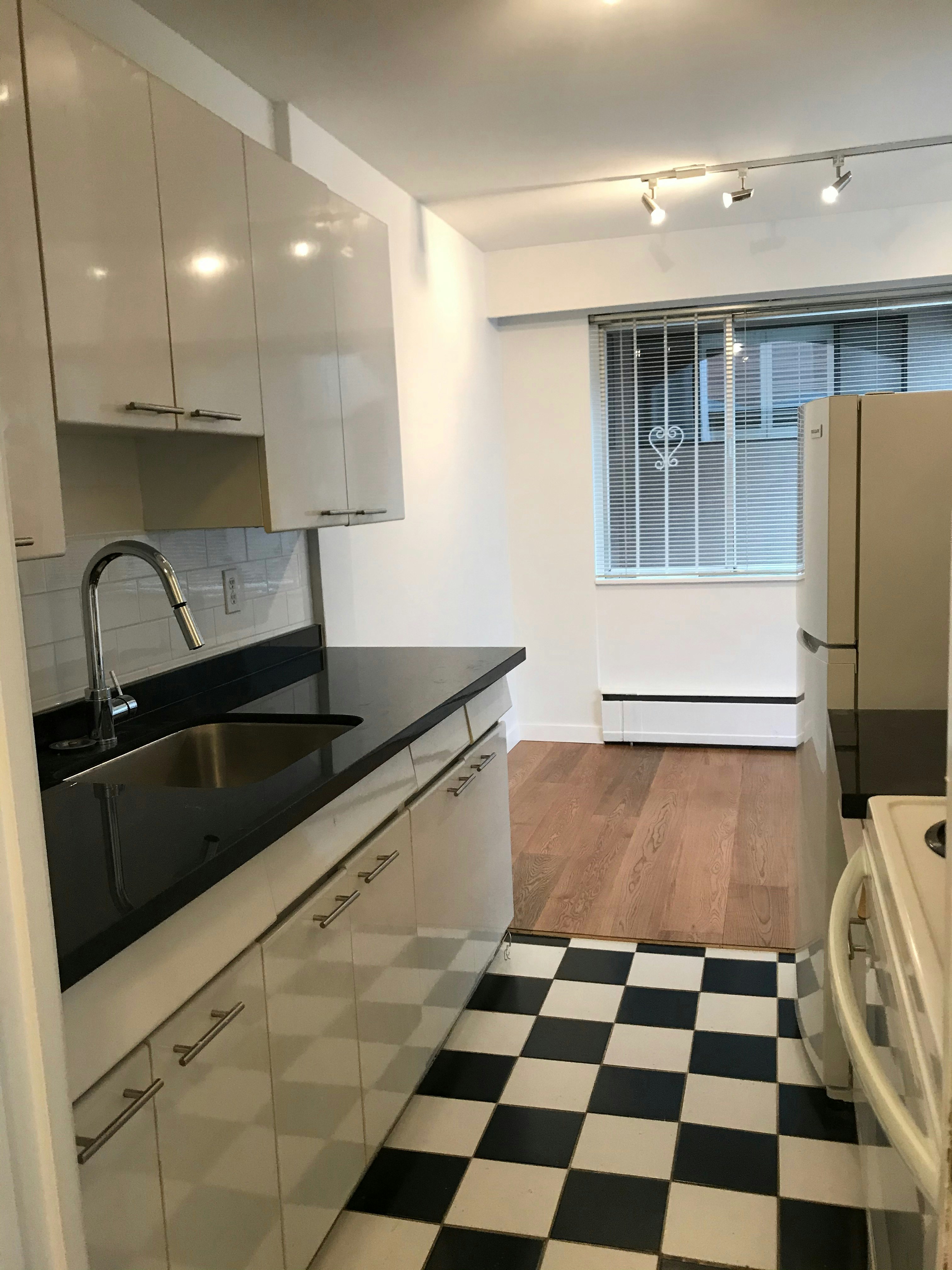 704-1906 Nelson Street, Vancouver, BC, V6G 1N2 - 2