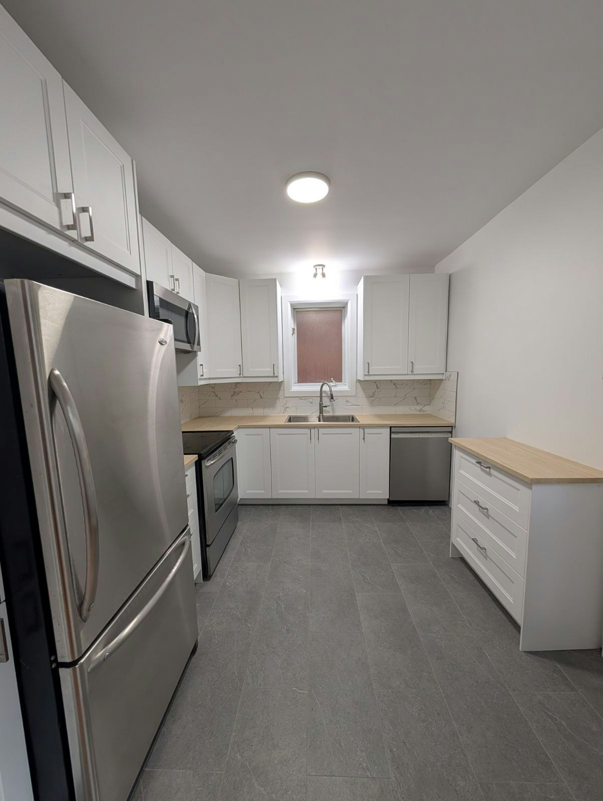 Main-324 Laurier Avenue East, Ottawa, ON, J9H 2P8 - 2