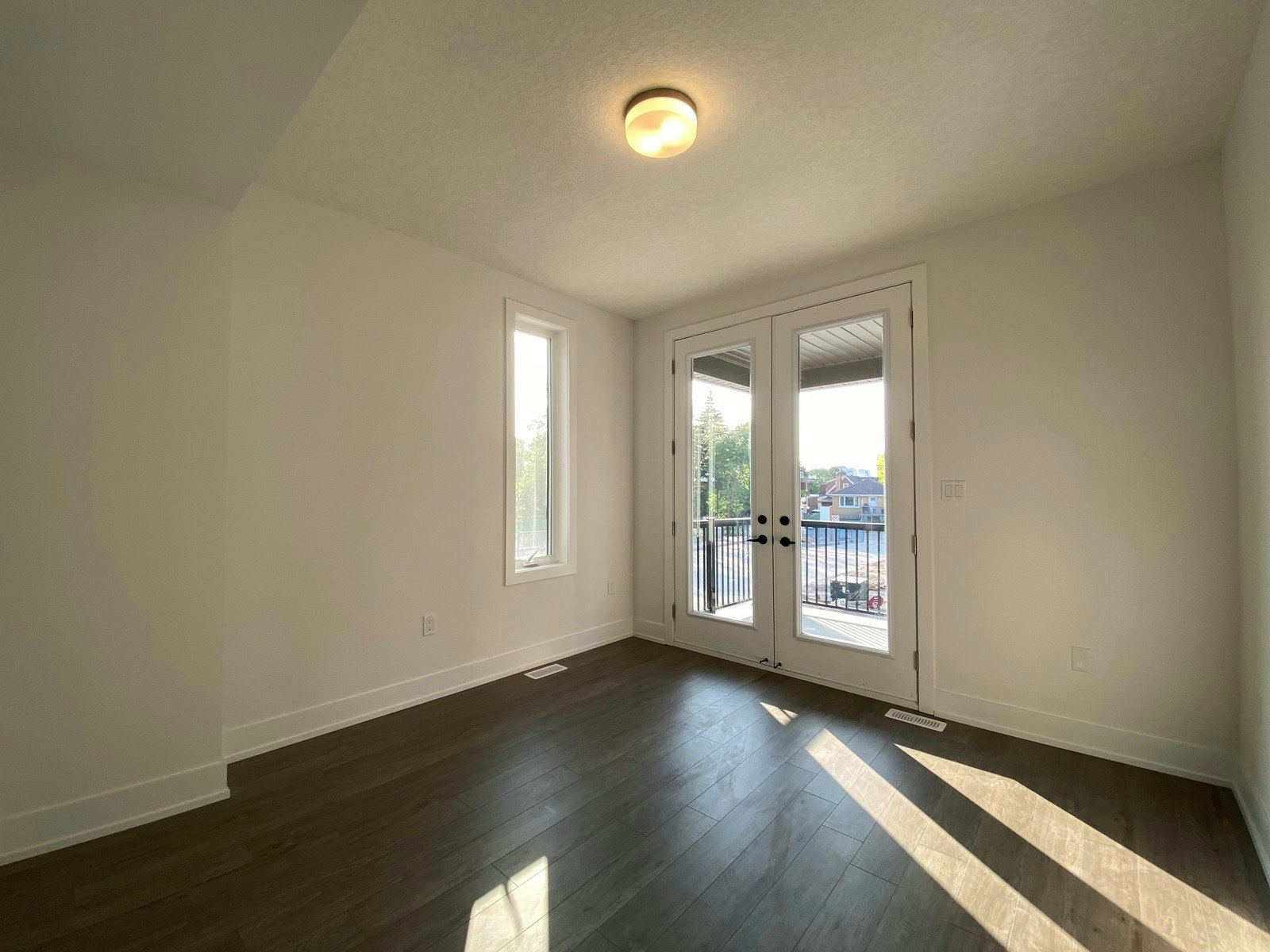 67-99 Roger Street, Waterloo, ON, N2J 0G1 - 2