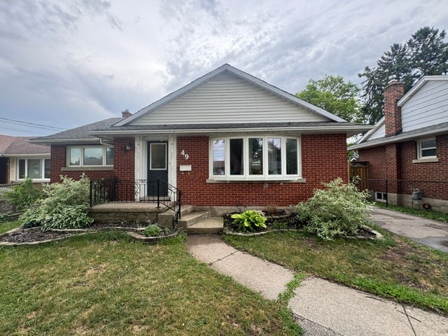 Lower-49 Edinburgh Road, Kitchener, ON, N2B 1M4