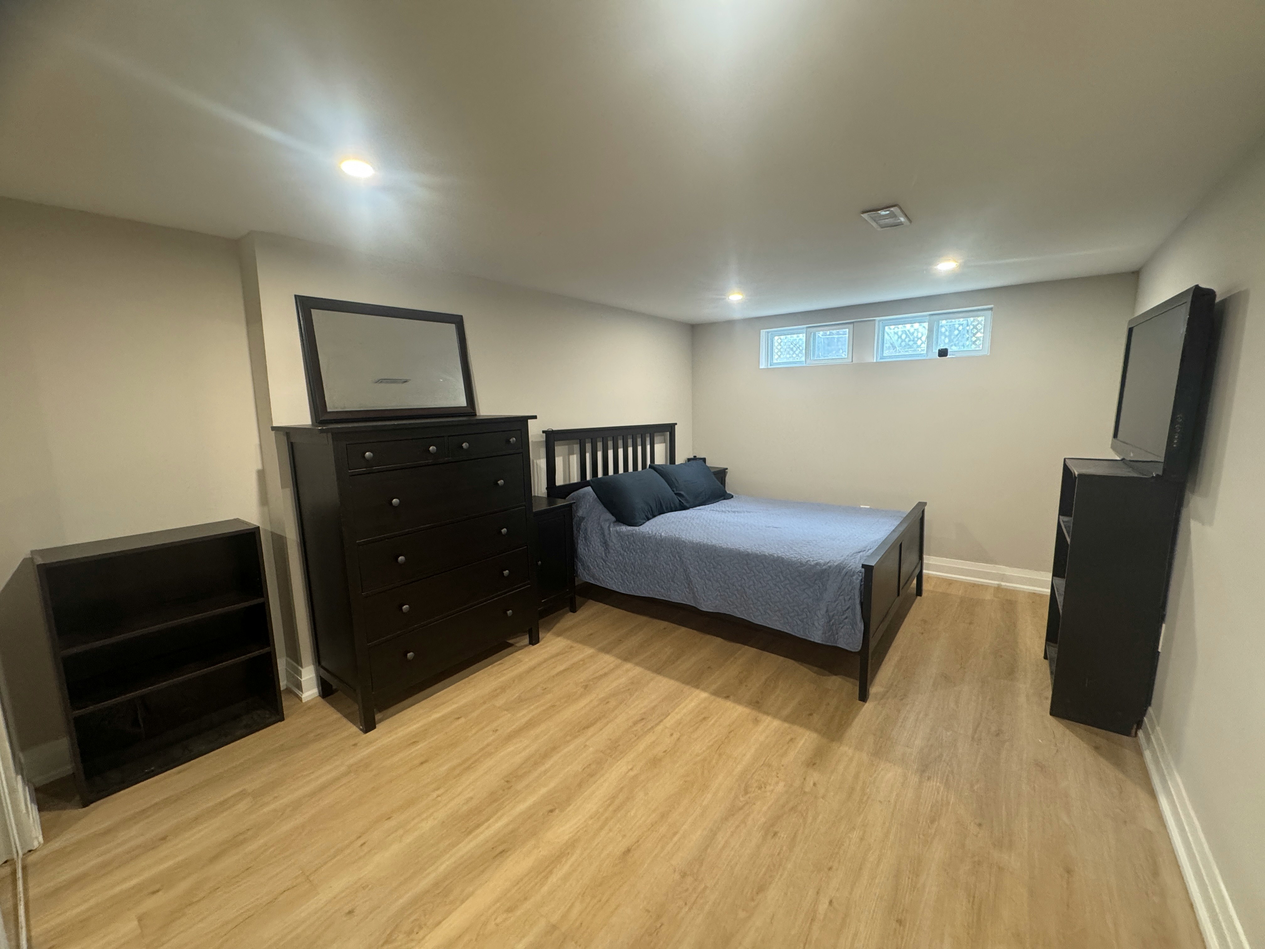 Lower-49 Edinburgh Road, Kitchener, ON, N2B 1M4 - 2