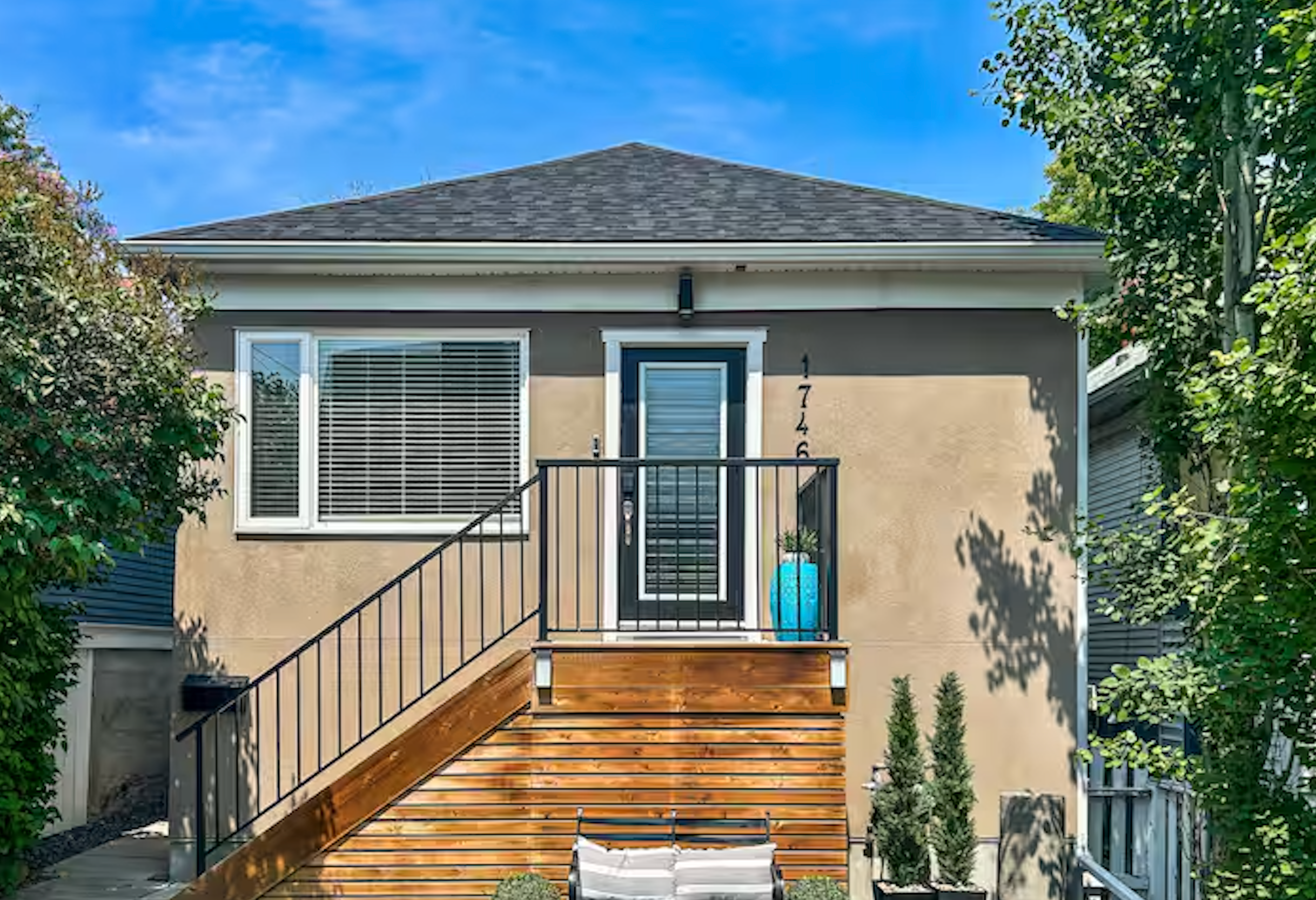 1746 35 Avenue Southwest, Calgary, AB, T2T 2C9