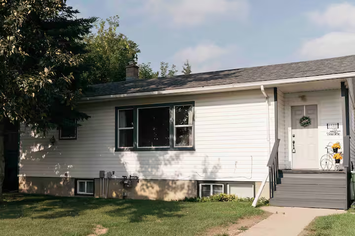5548 44 Avenue, Red Deer, AB, T4N 3J3 - 3
