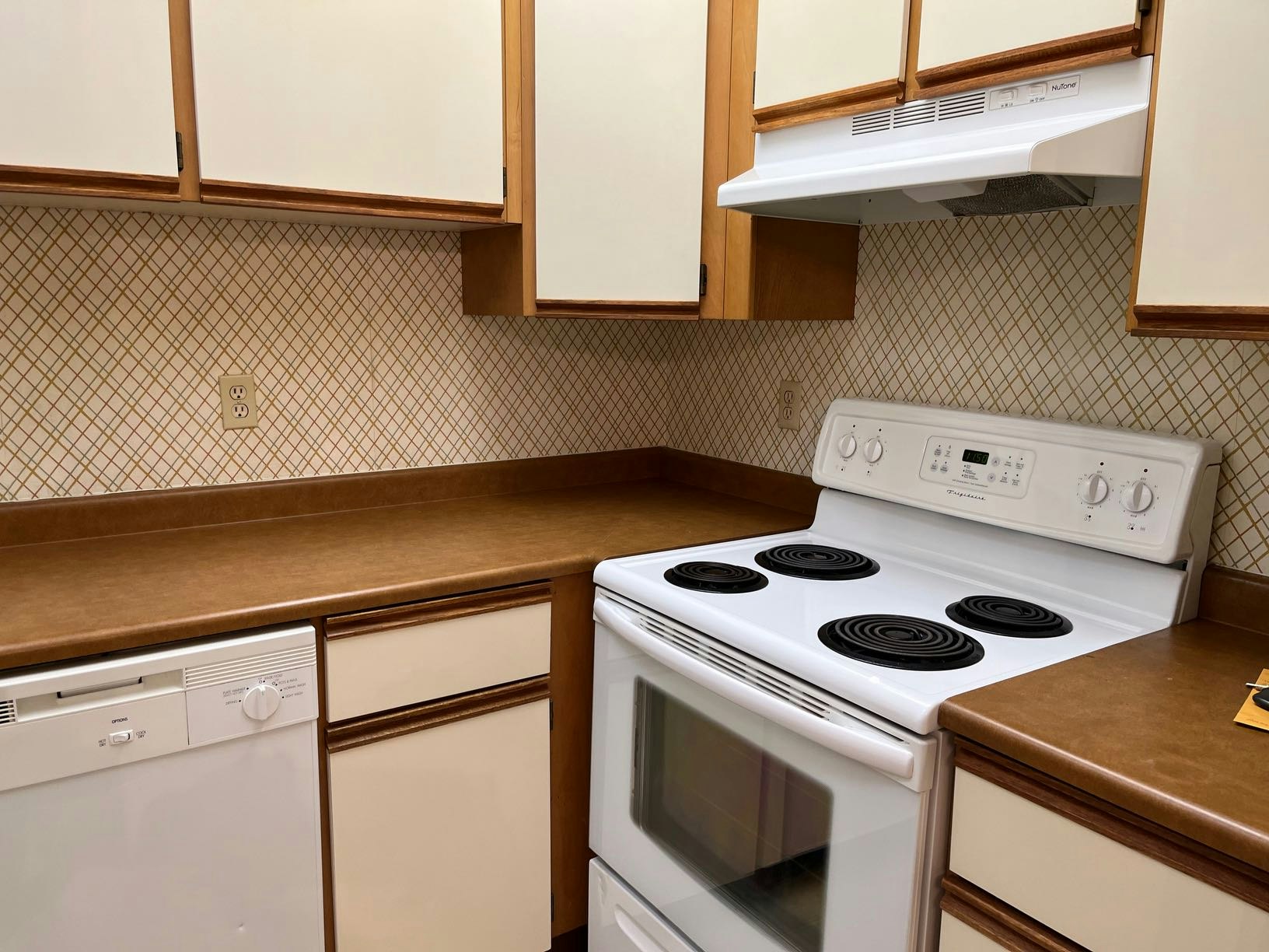 B214-335 333 Garry Garry Crescent Crescent Ne NE, Calgary, AB, T2K 5X1 - 2