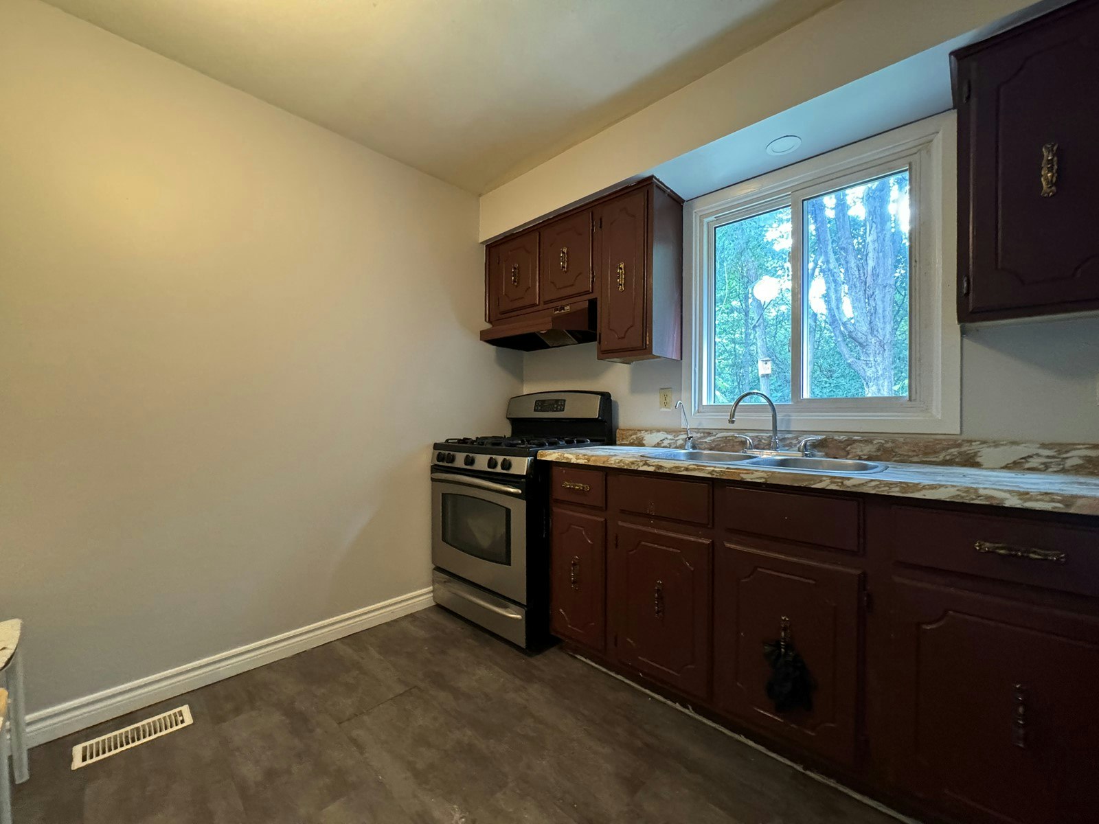 18-100 Bluevale Street North, Waterloo, ON, N2J 4M9 - 4