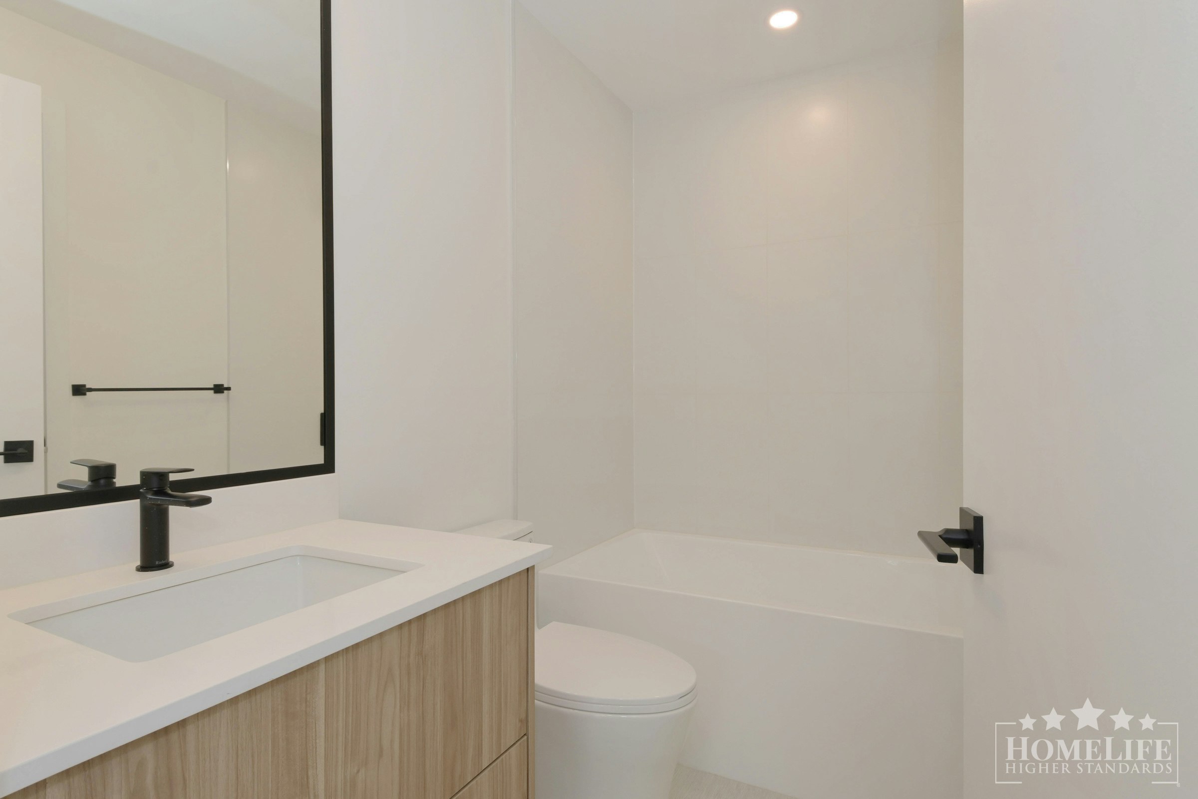 207-14398 60 Avenue, Surrey, BC, V3X 2N5 - 15
