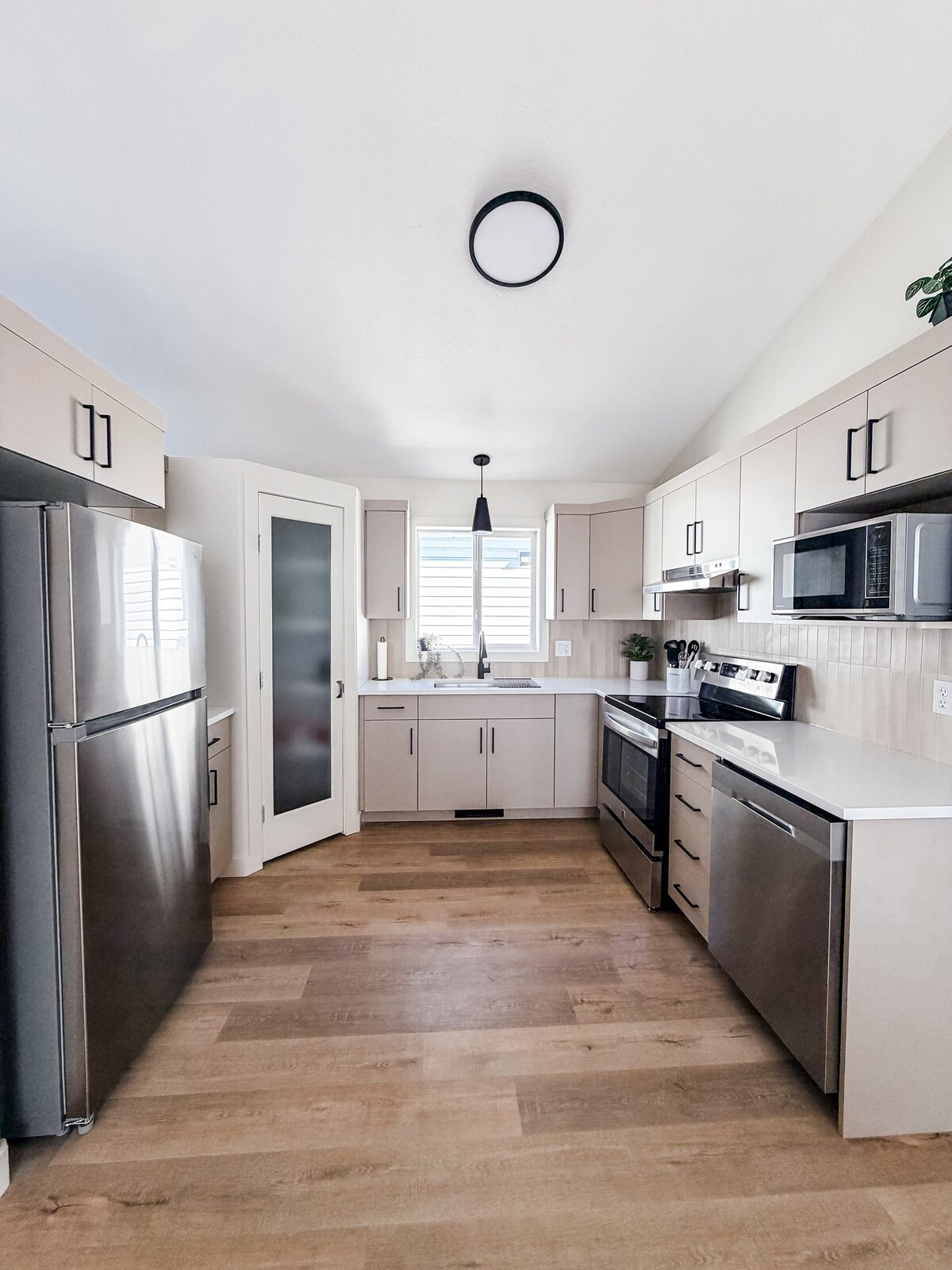 10725 74 Avenue, Grande Prairie, AB, T8W 2T2 - 15