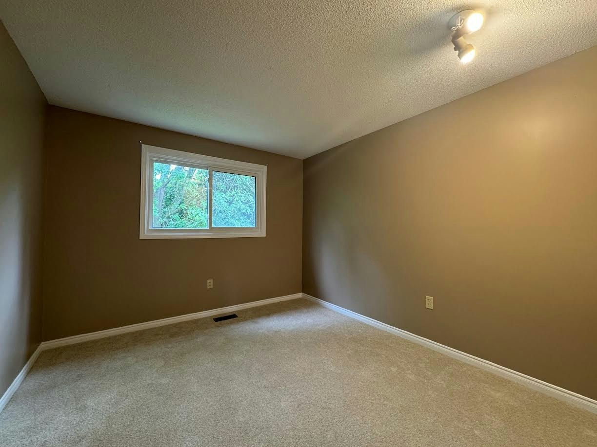 23-20 Paulander Drive, Kitchener, ON, N2M 5L3 - 5
