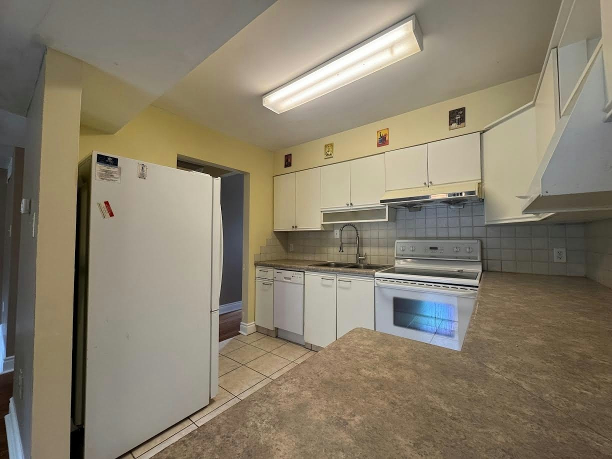 23-20 Paulander Drive, Kitchener, ON, N2M 5L3 - 2