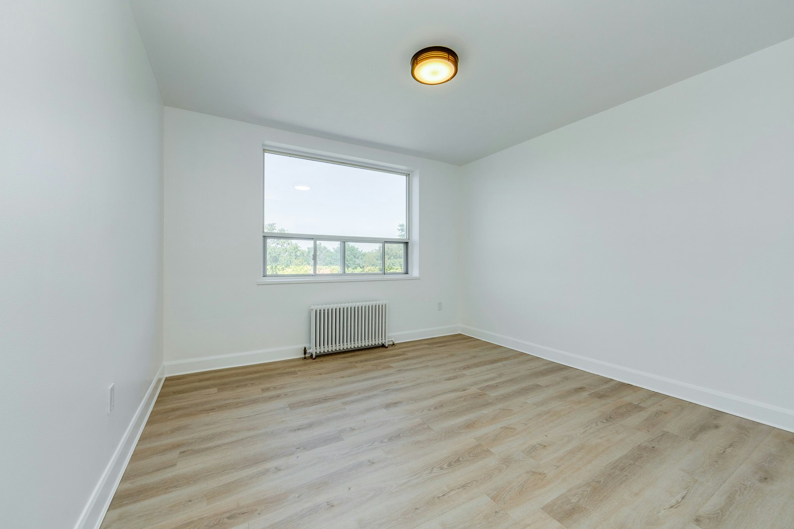 303-10 Elvaston Drive, Toronto, ON, M4A 1M9 - 5