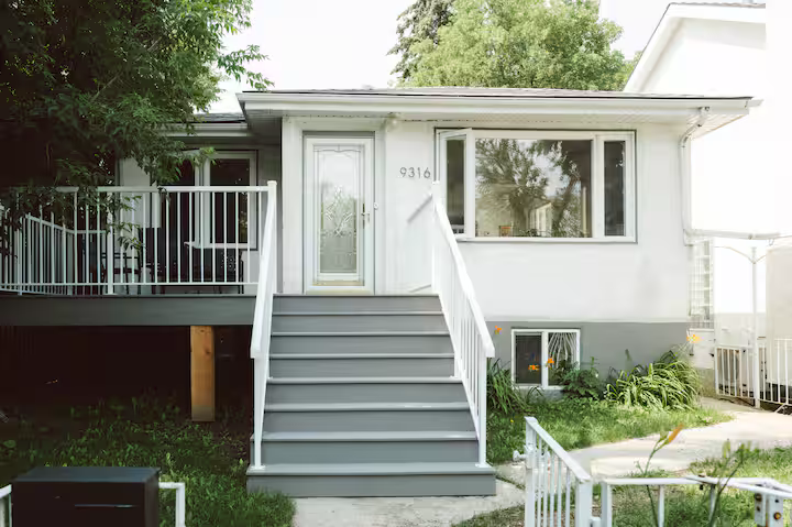 9316 98 Street Northwest, Edmonton, AB, T6E 3M7 - 3