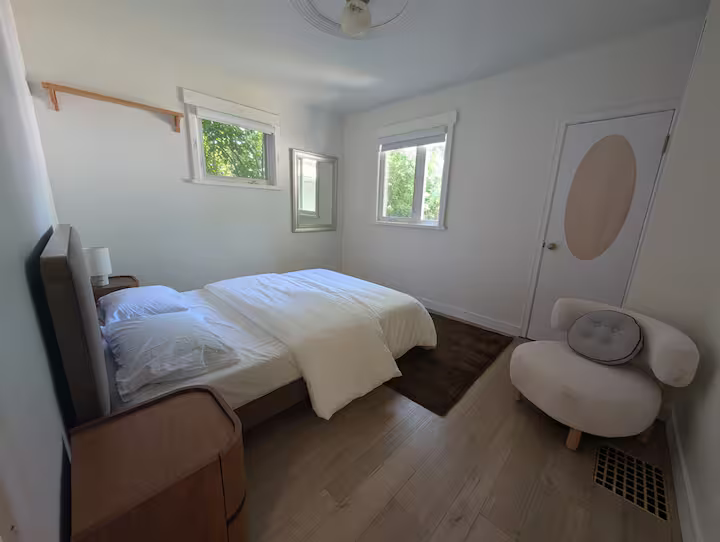 9316 98 Street Northwest, Edmonton, AB, T6E 3M7 - 8
