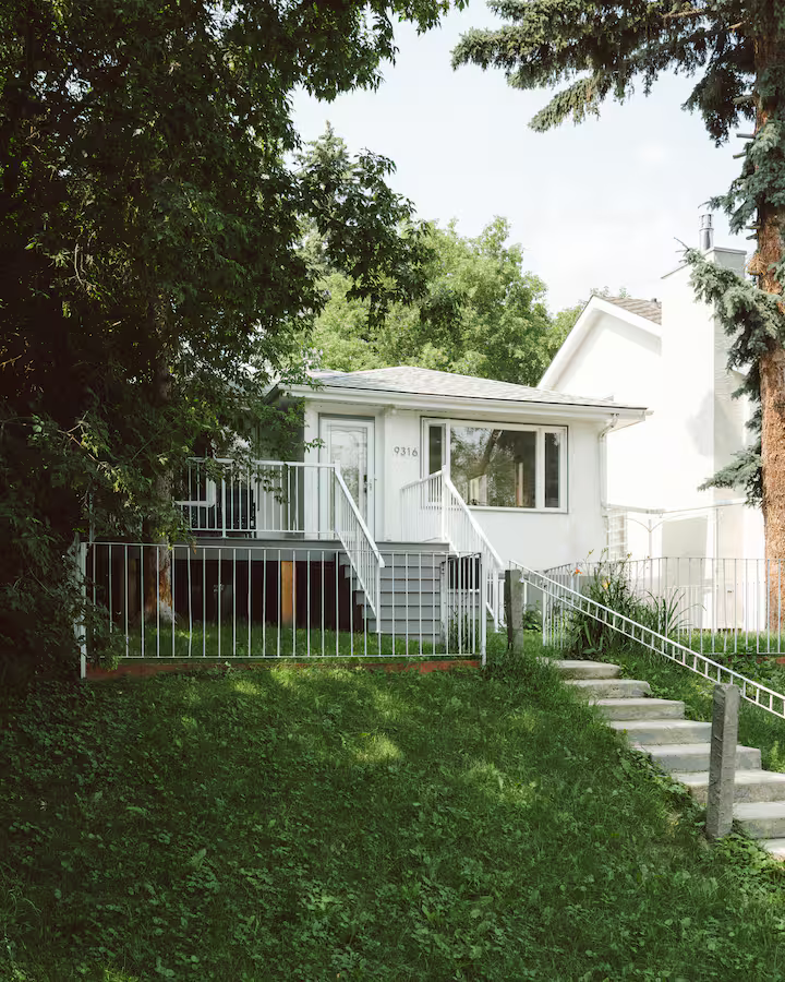 9316 98 Street Northwest, Edmonton, AB, T6E 3M7