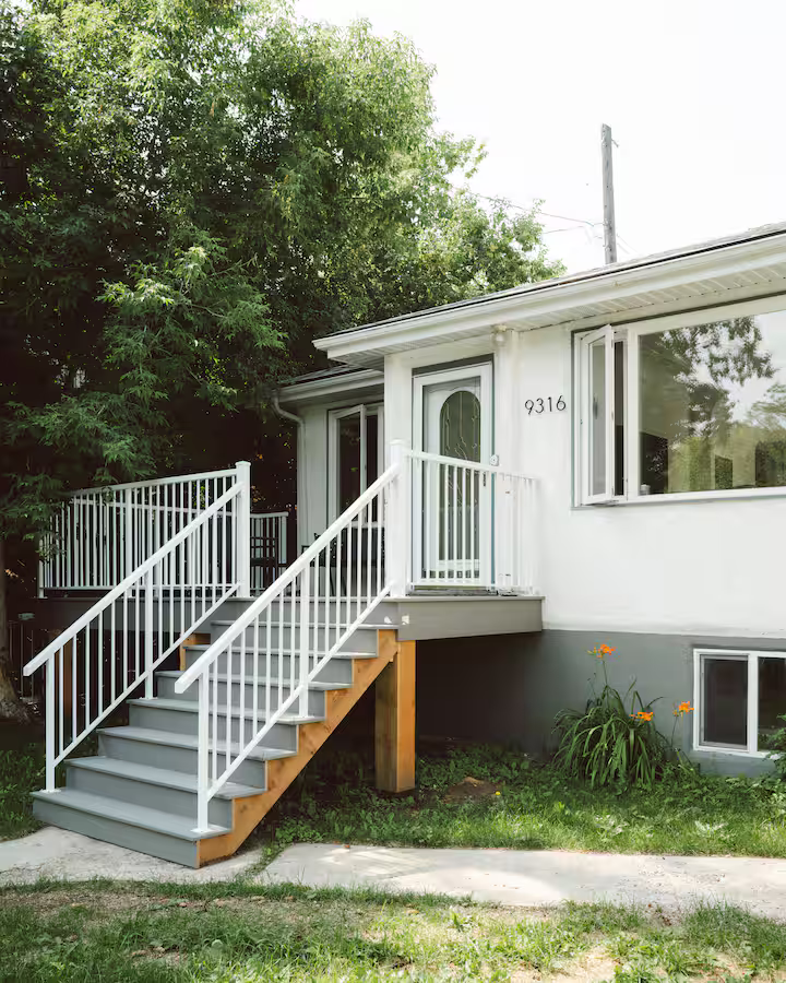 9316 98 Street Northwest, Edmonton, AB, T6E 3M7 - 2