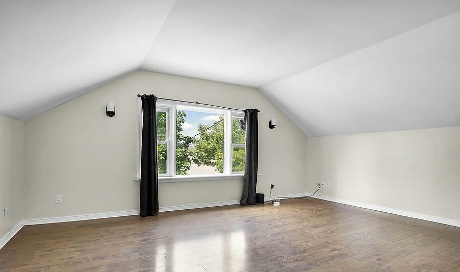 Upper-732 Wellington Street, London, ON, N6A 3S2 - 8
