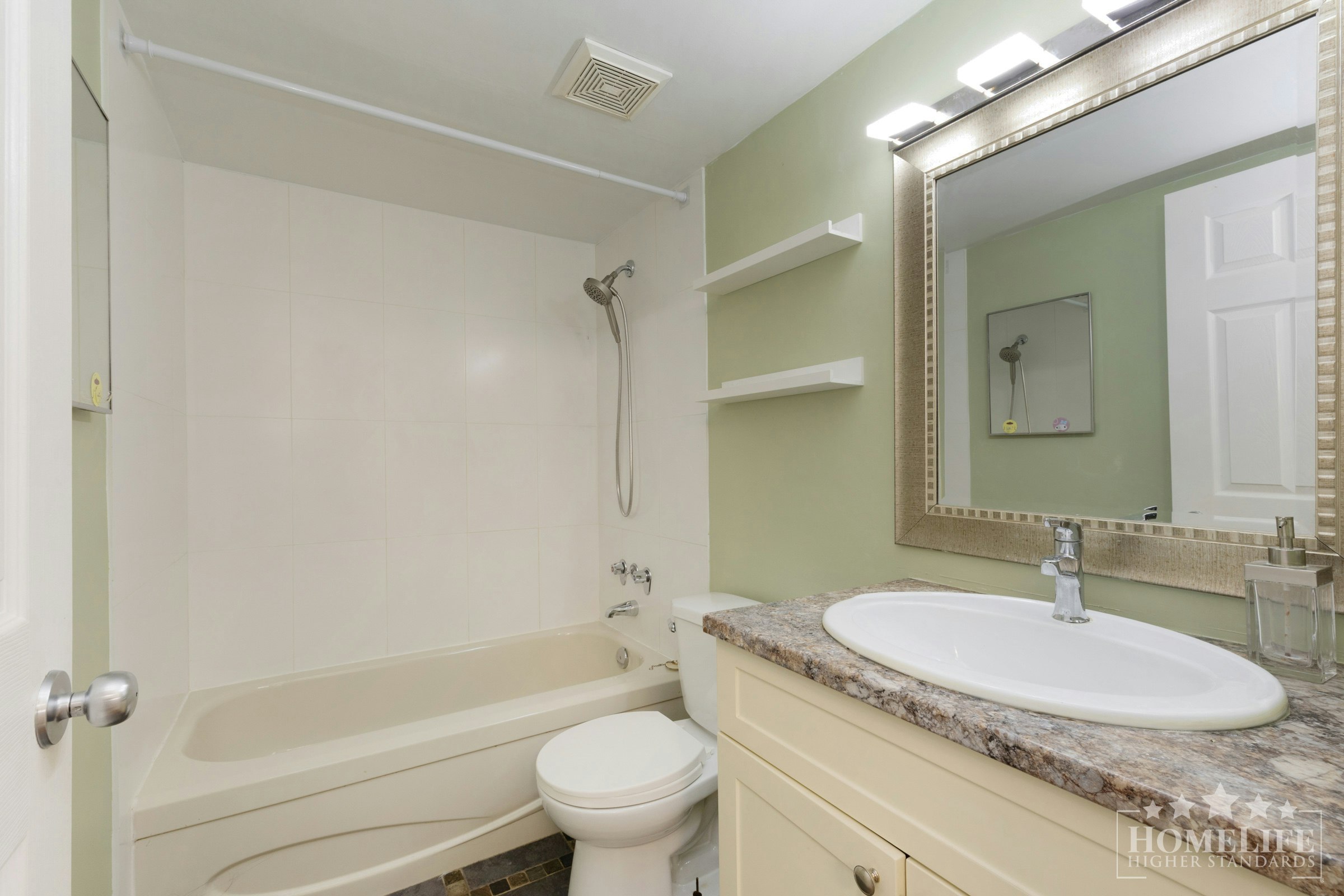 114-10644 151a Street, Surrey, BC, V3R 8R3 - 9