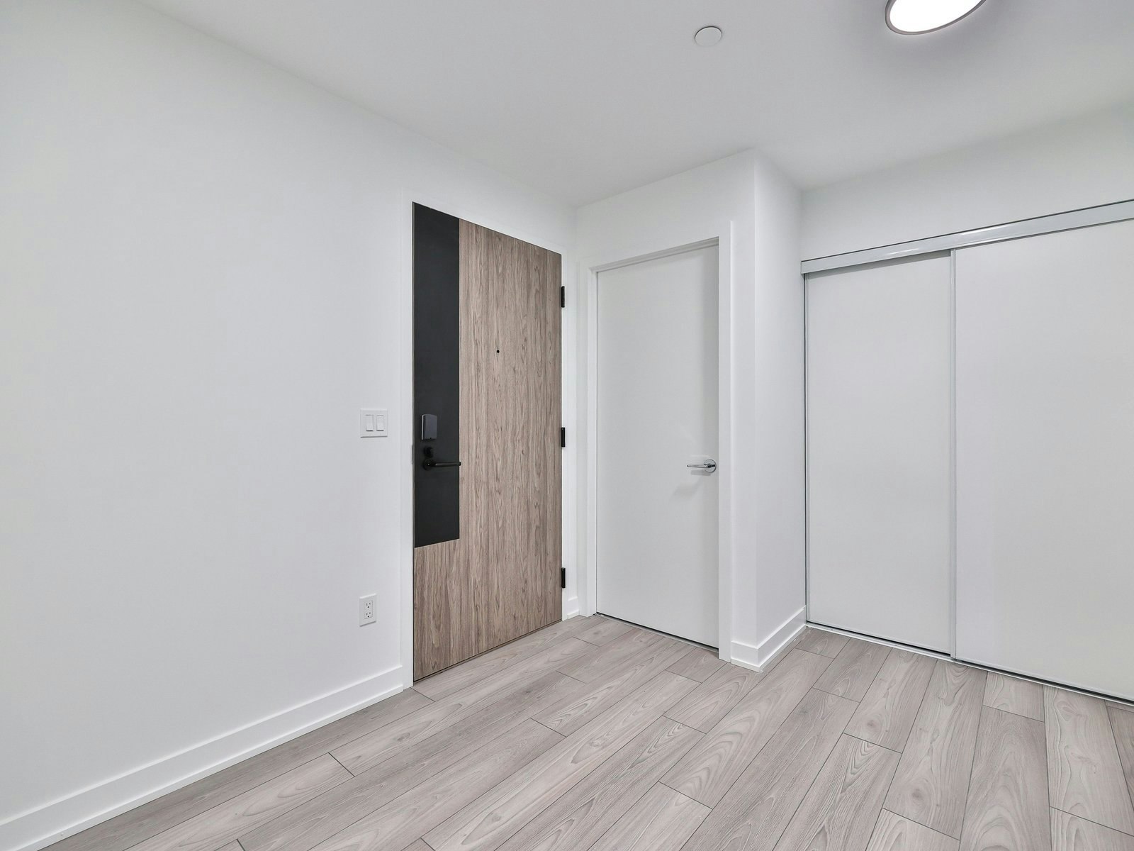 617-1007 The Queensway, Toronto, ON, M8Z 6C7