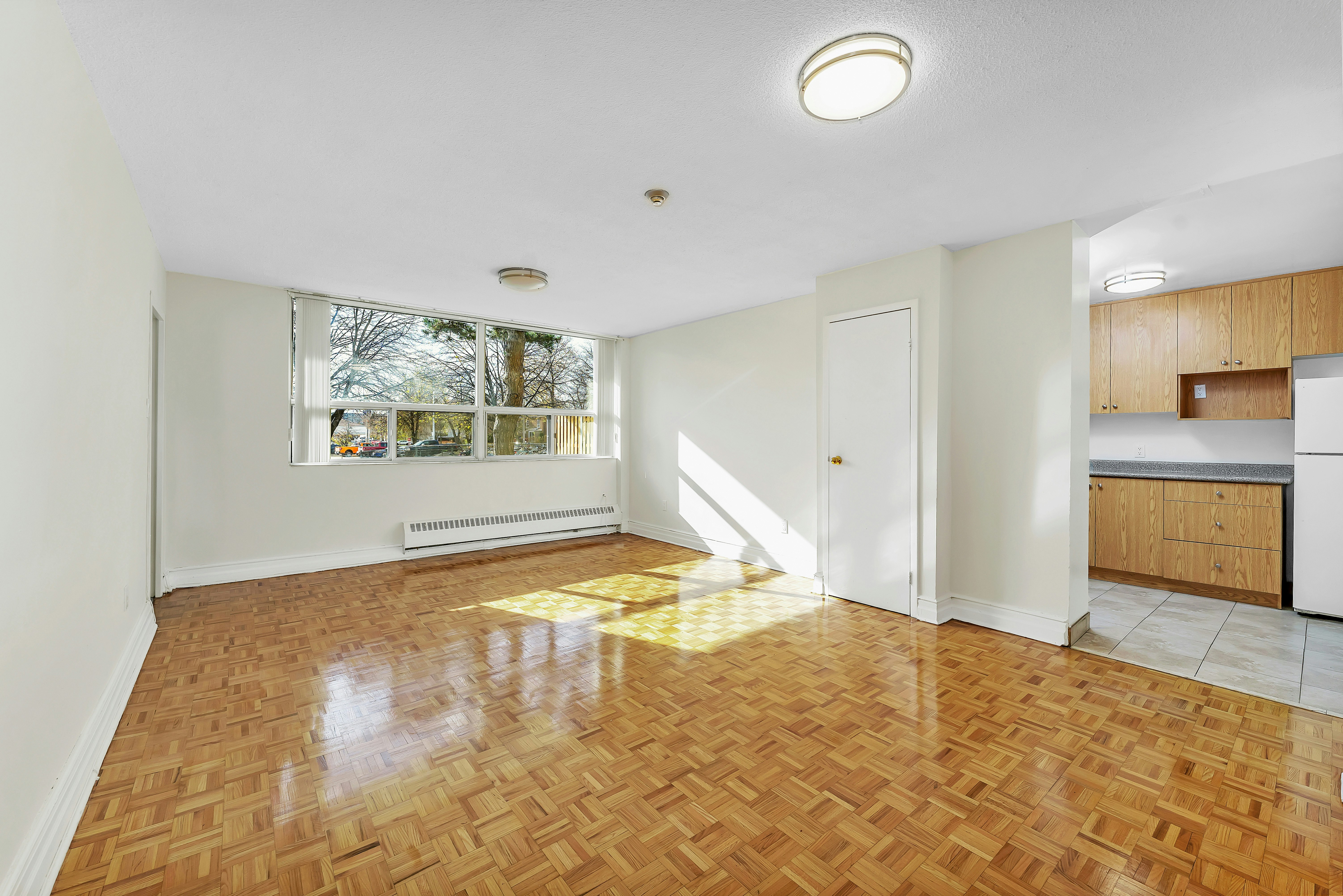 Bachelor-3355 Ponytrail Drive, Mississauga, ON, L4X 1V7 - 2