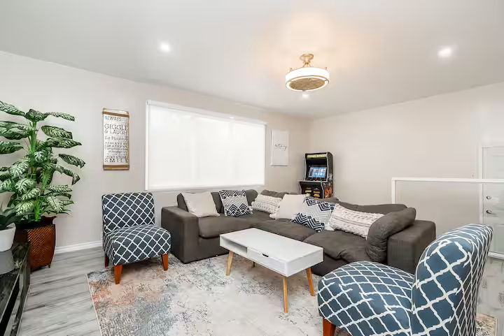 9763 Young Road, Chilliwack, BC, V2P 4T6 - 9