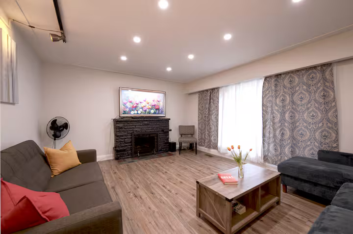 4018 New Street, Burlington, ON, L7L 1S7 3