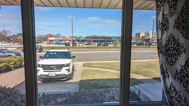 4018 New Street, Burlington, ON, L7L 1S7 5