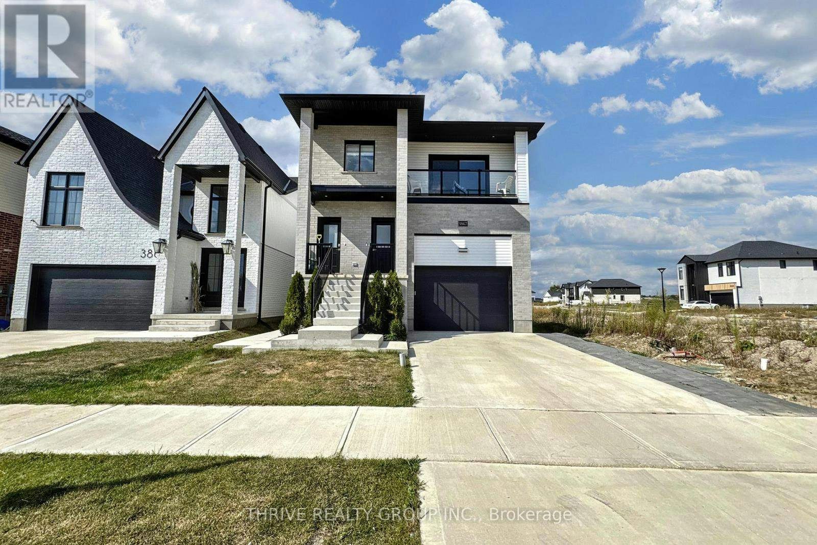 B-3867 Petalpath Way, London, ON, N6P 0K2 1