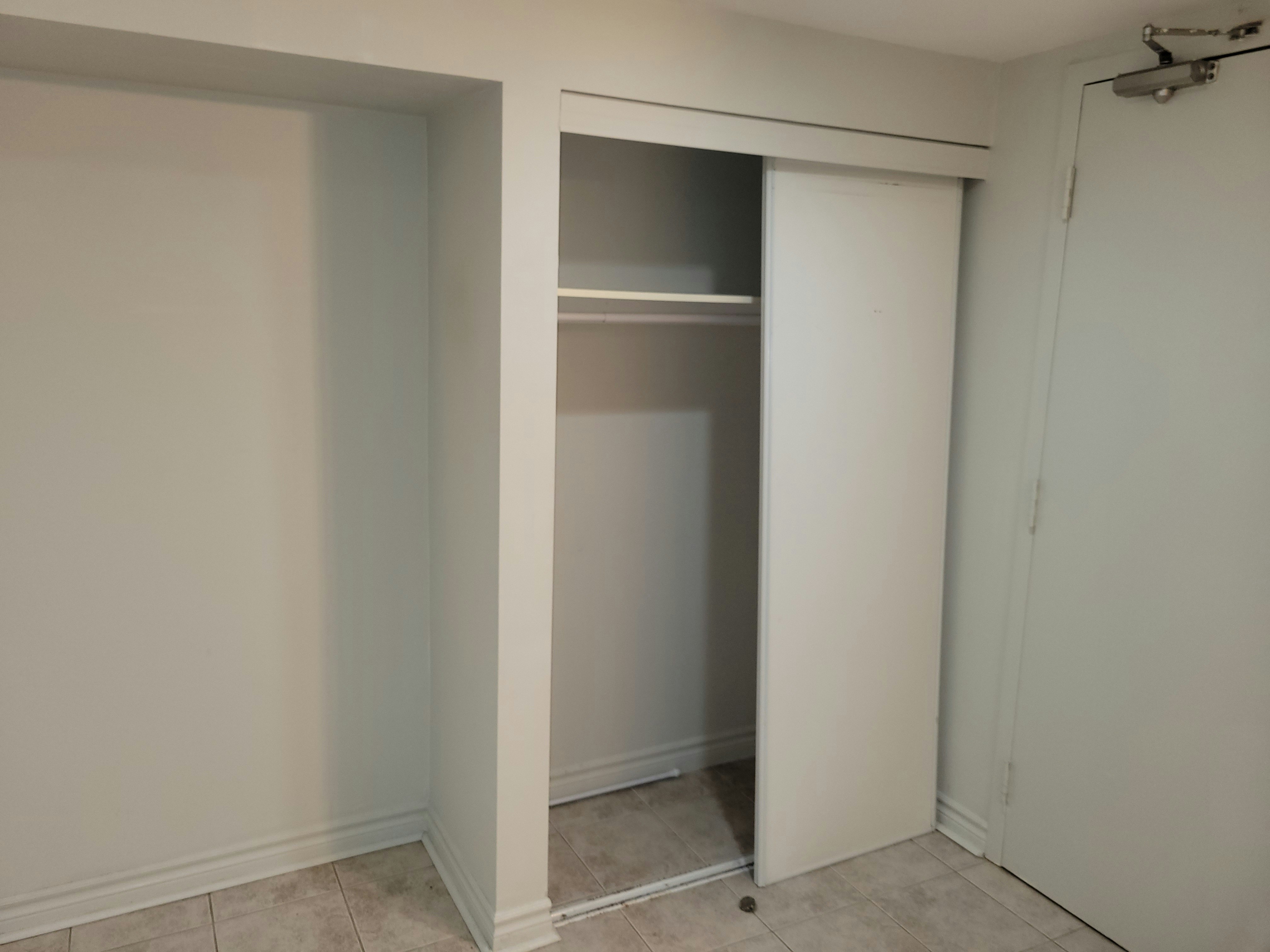 B1-16 Golfdale Road, Toronto, ON, M4N 2B6 4