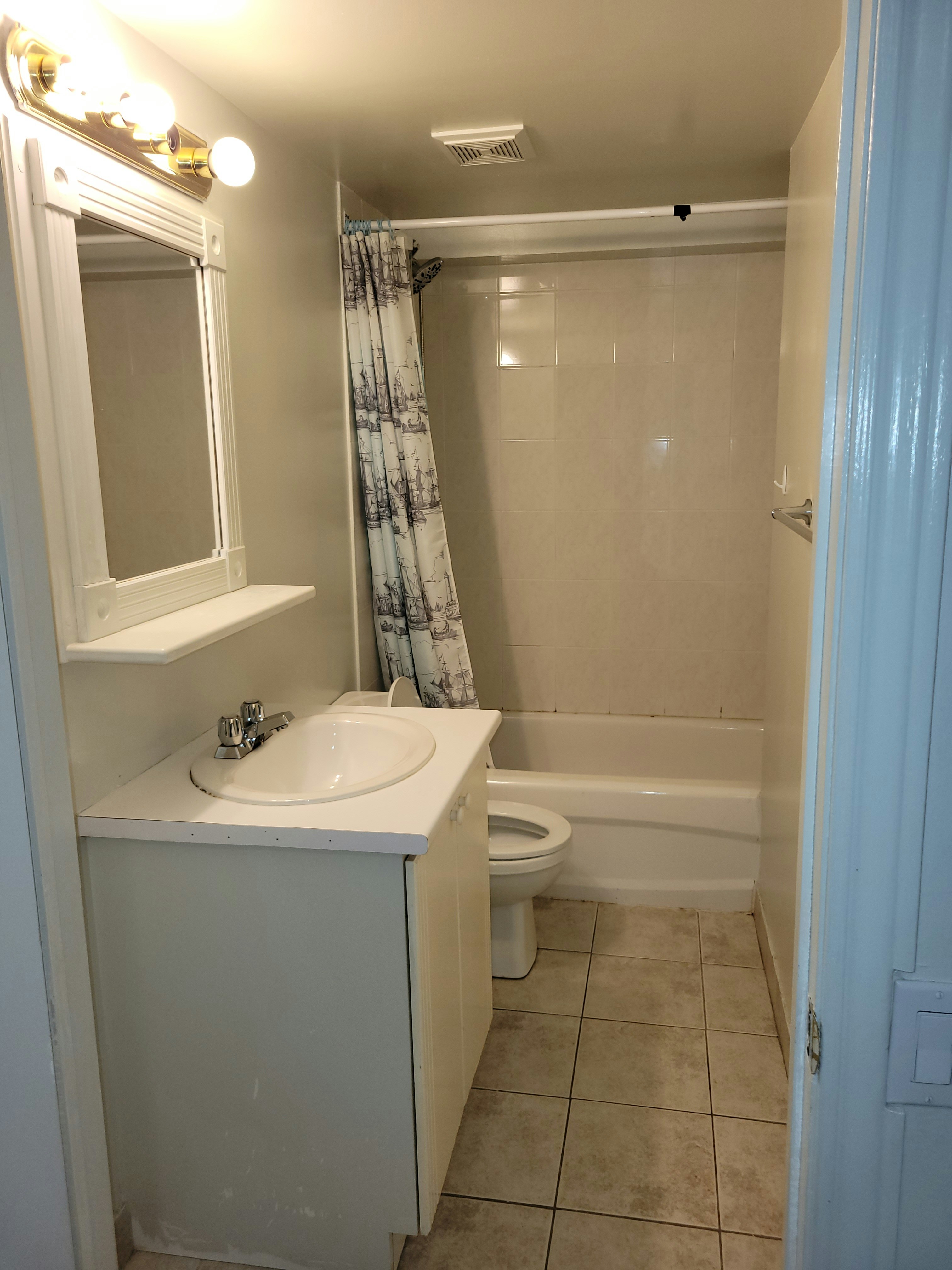 B1-16 Golfdale Road, Toronto, ON, M4N 2B6 1